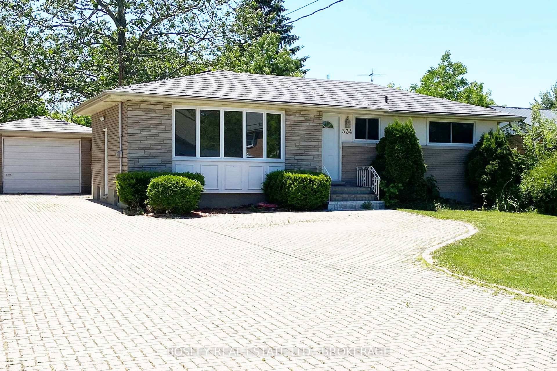 Lovely updated 3 bedrooms, 2 bath bungalow in central location in the Old Town.