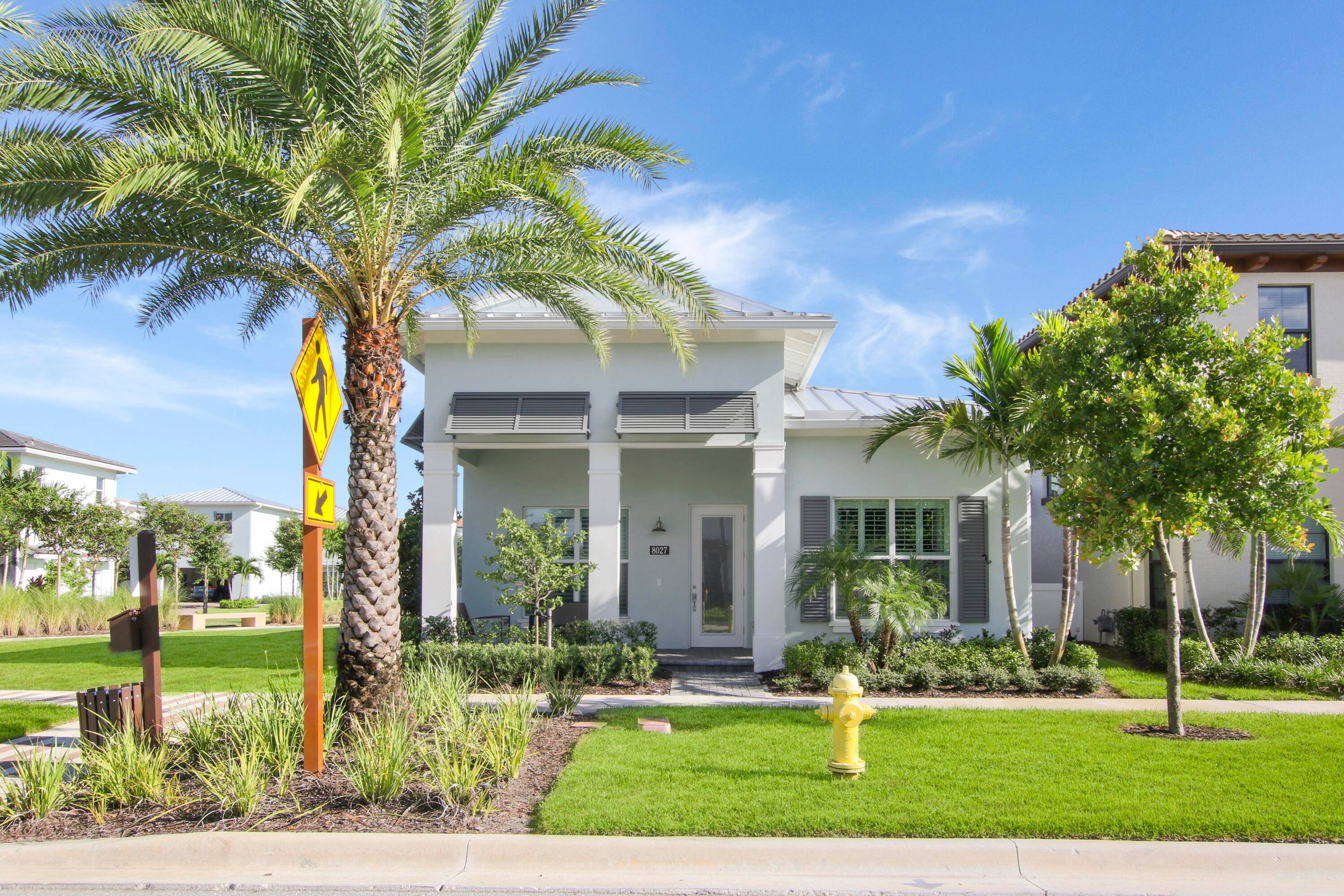 Gorgeous single Family home with ''spool'' in ALTON, Palm Beach Gardens.
