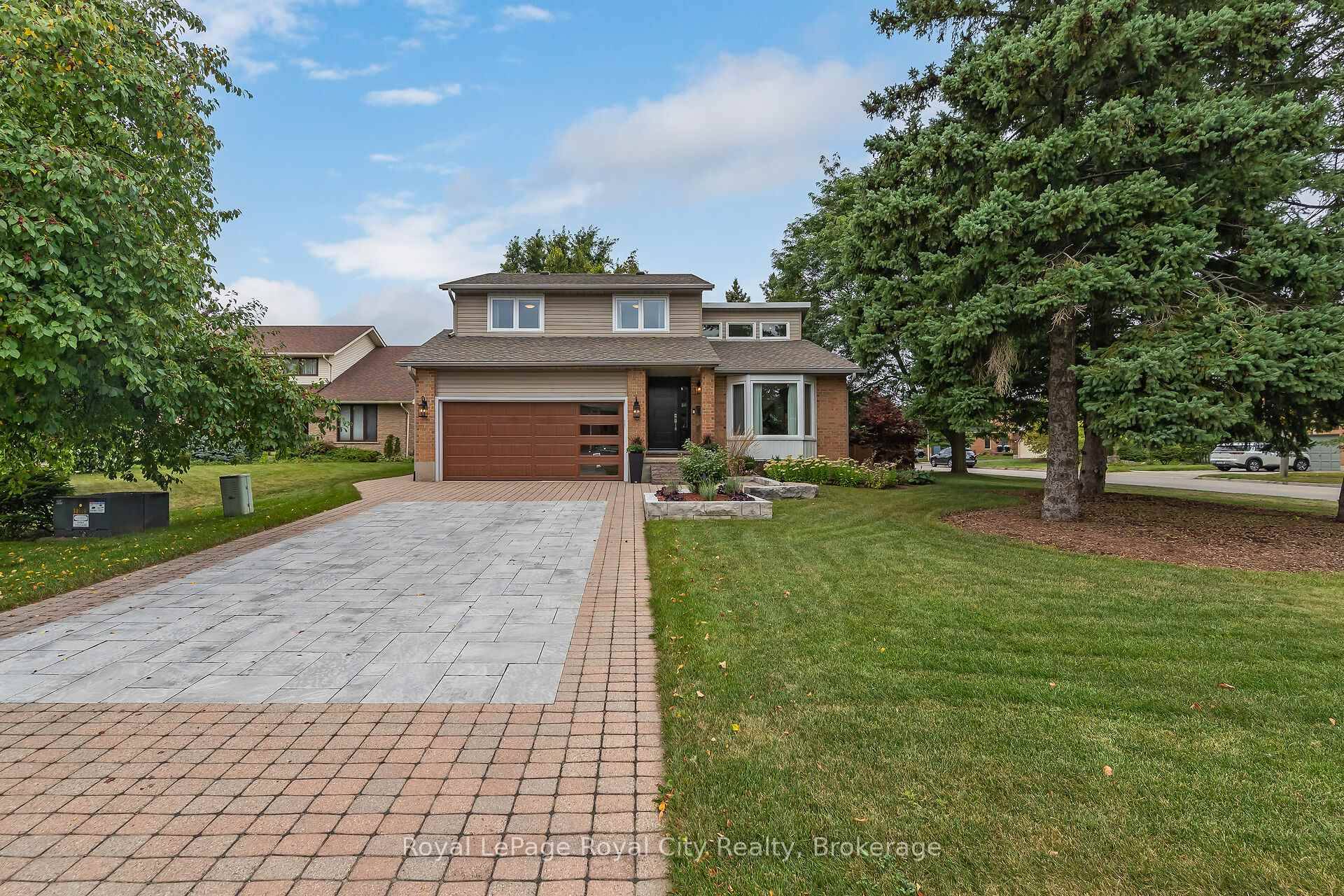 Stunning Home in One of Guelphs Premier South End Neighbourhood.