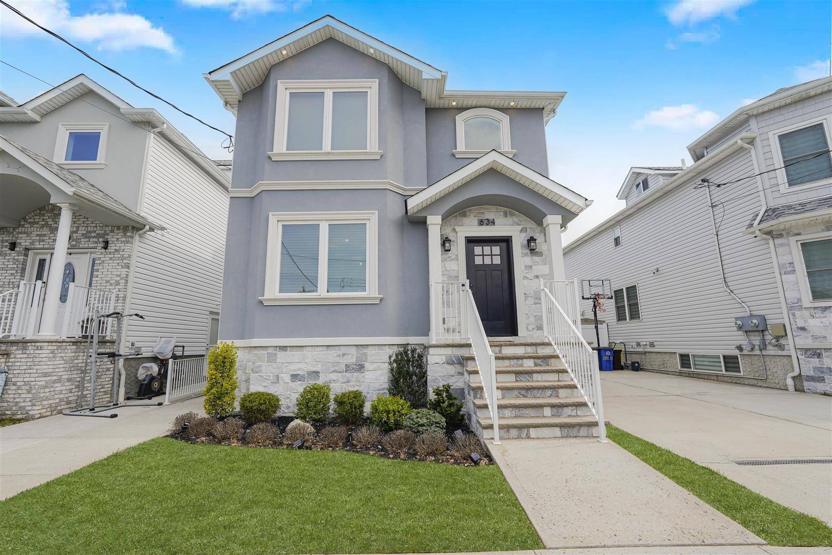 DISCOVER YOUR DREAM HOME AT 634 DARLINGTON AVE BUILT IN 2020 THIS STUNNING 3 BEDROOM, 4 BATH COLONIAL, OFFERS A PERFECT BLEND OF LUXURIOUS FINISHES AND INVITING WARMTH THAT WILL ...