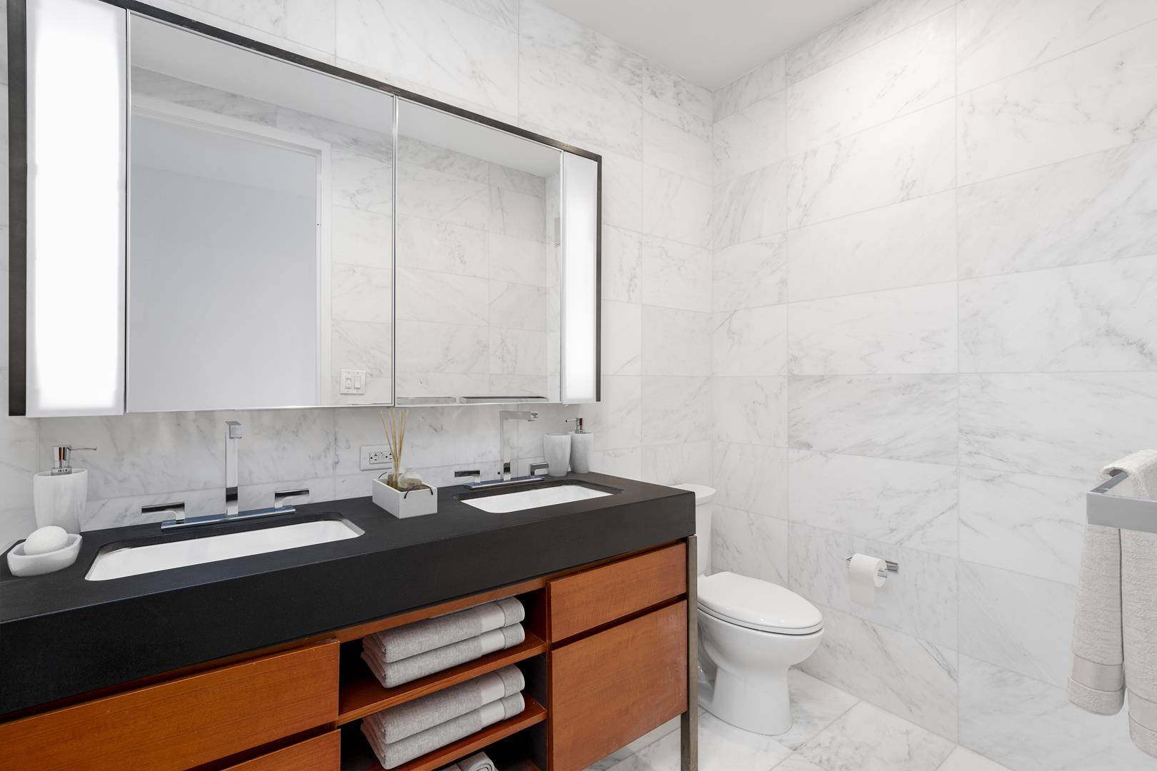 Platinum Properties is proud to present residence 31P at 75 Wall Street.