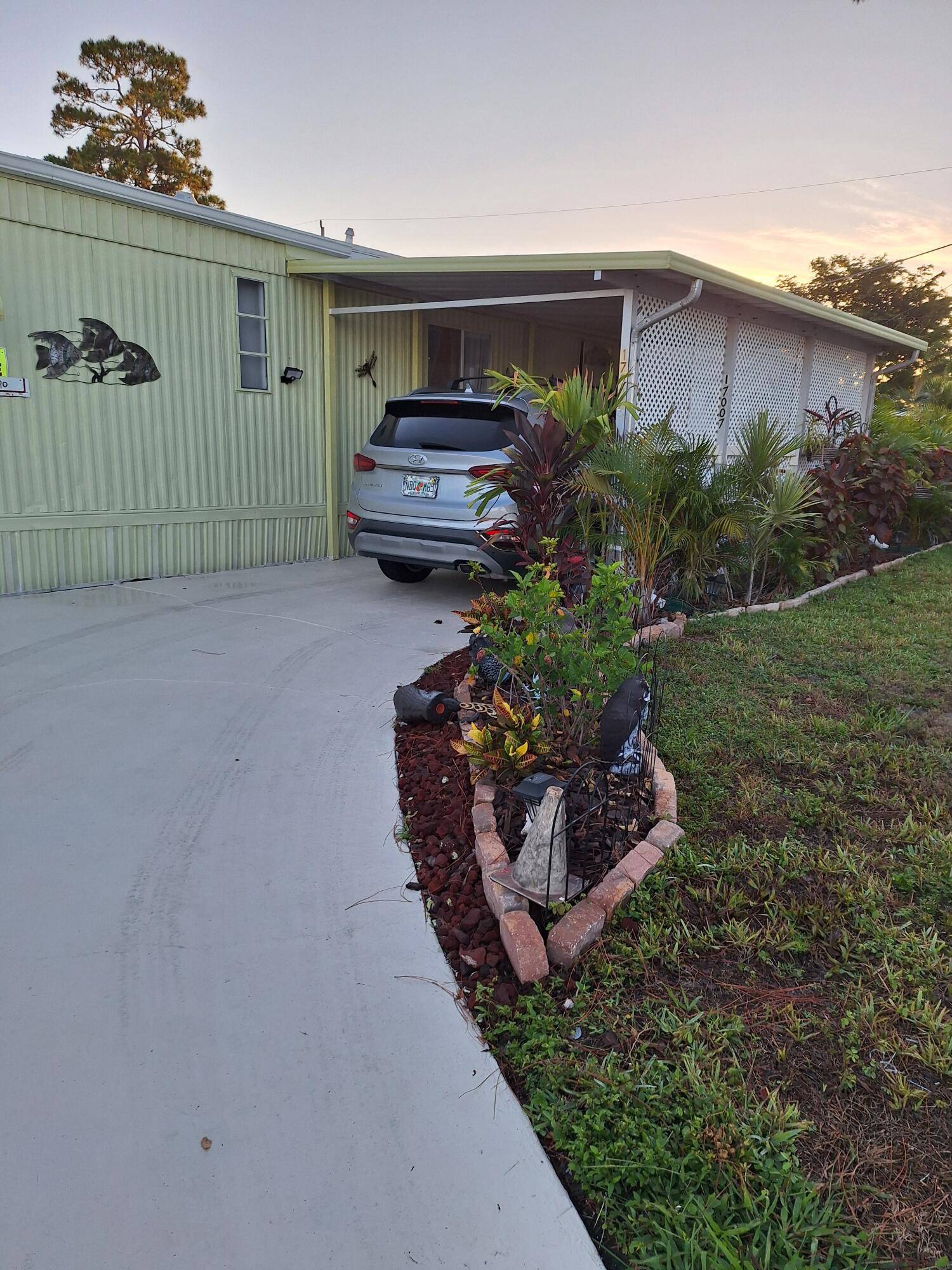Welcome Home. Enjoy this Tropical Paradise.