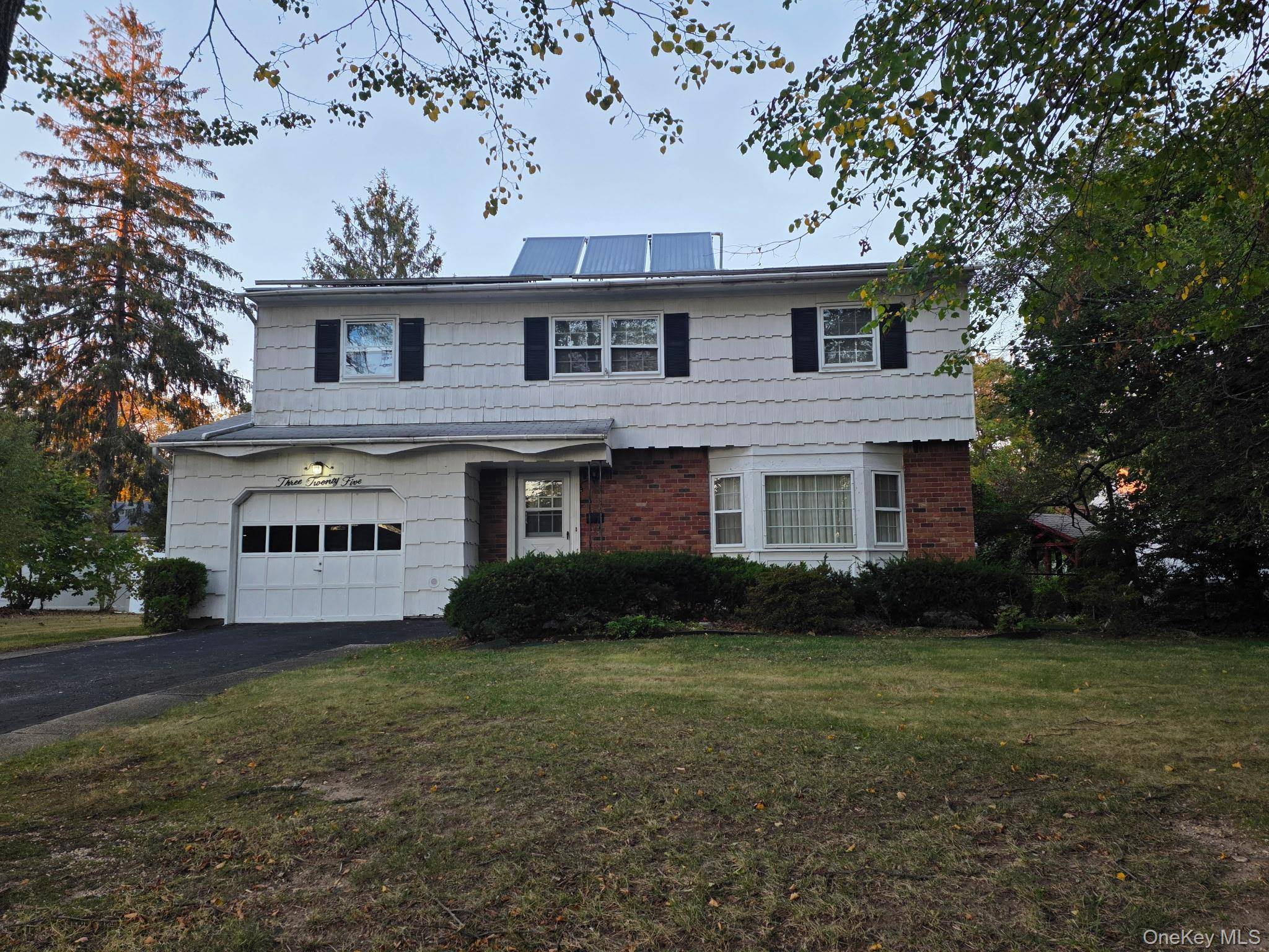 This True Four bedroom colonial features a king sz bedroom suite 18'12 x 12'9 wtih walk in closet, desk area amp ; main full bath, 2 queen, 1 twin sz ...