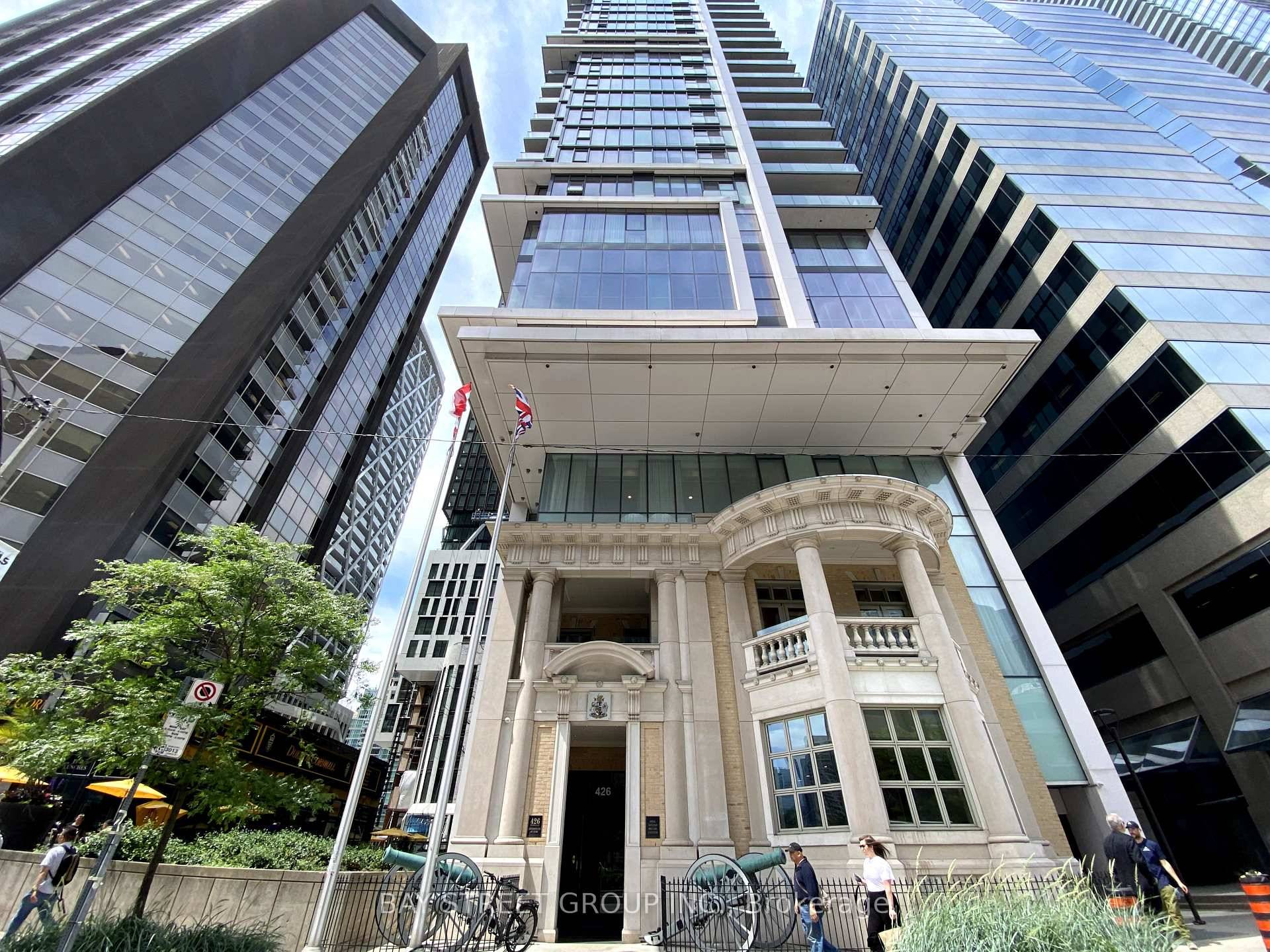 Located at University Avenue amp ; Dundas, Bright spacious corner suite in the Iconic RCMI Condo.