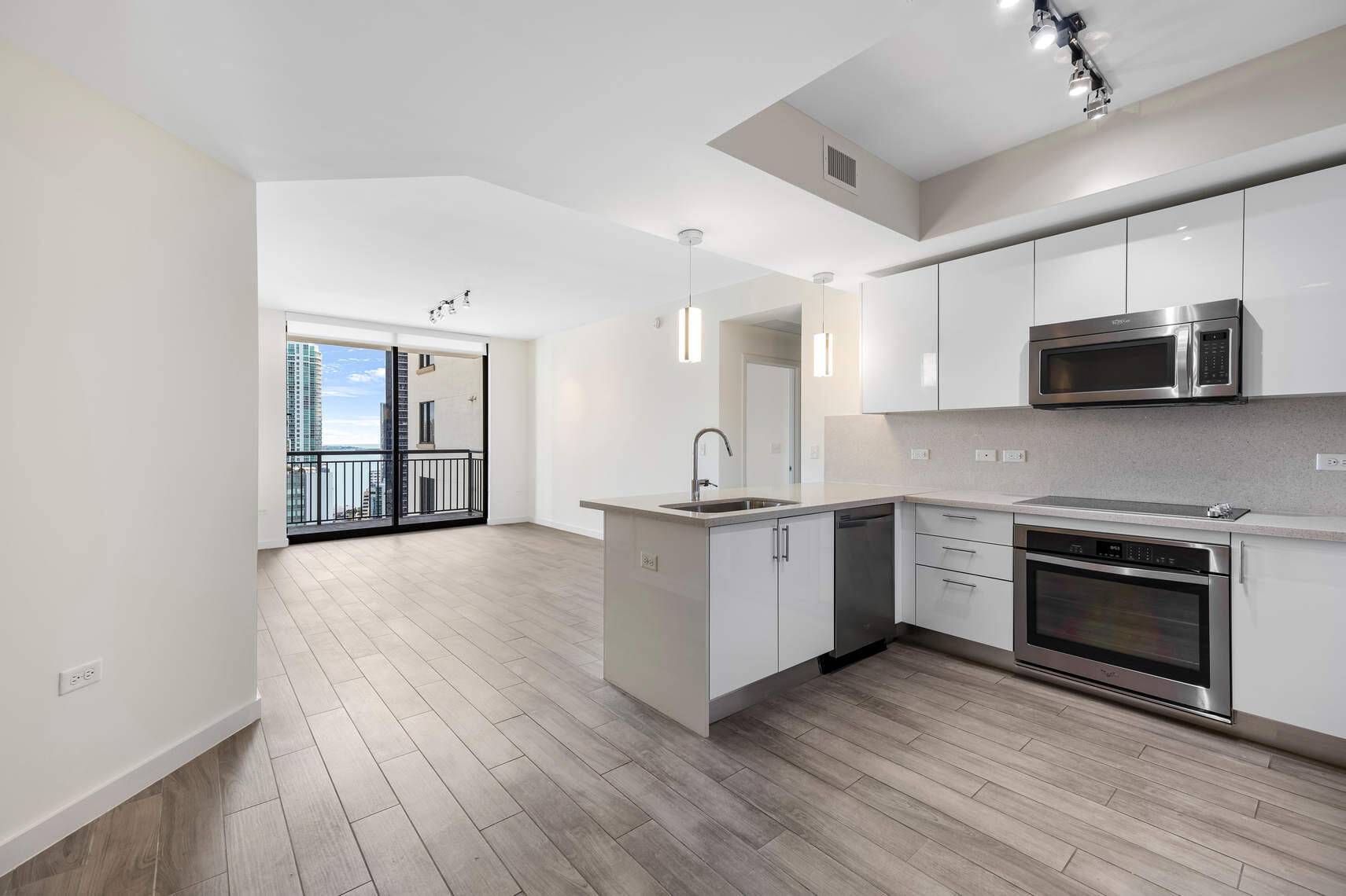 Highly sought after, East facing 2 bed 2 bath plus a den unit in the heart of Brickell with stunning city and partial water views.