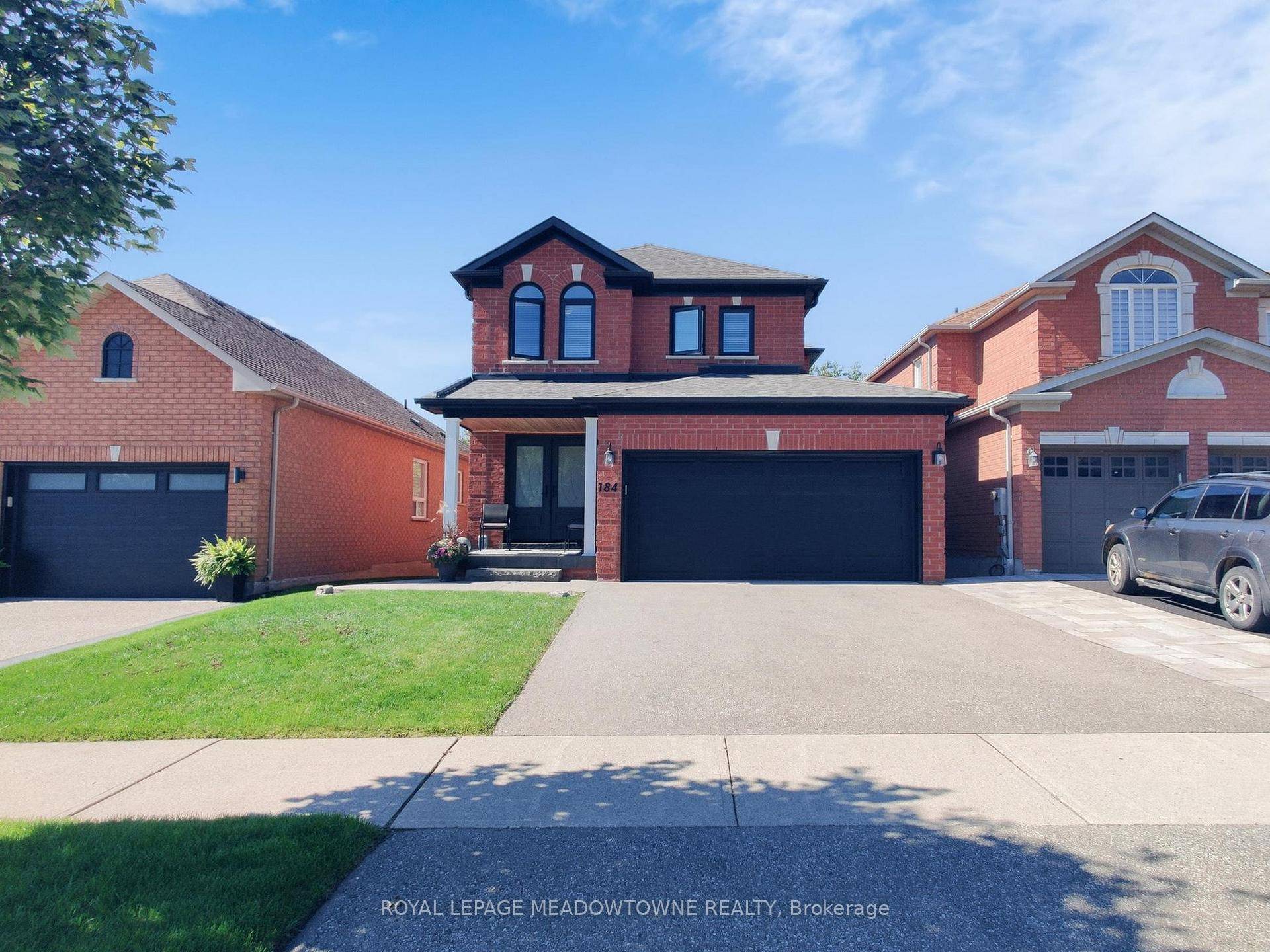 This is a stunning ravine backing home located in one of Georgetowns most desirable neighbourhoods.