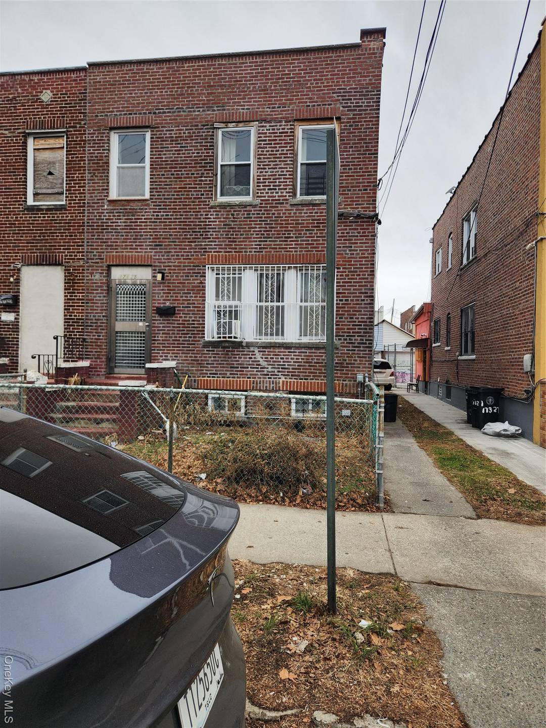 7 BD, 3BTH EAT IN CK, L R TWO FAMILY BRICK HOUSE