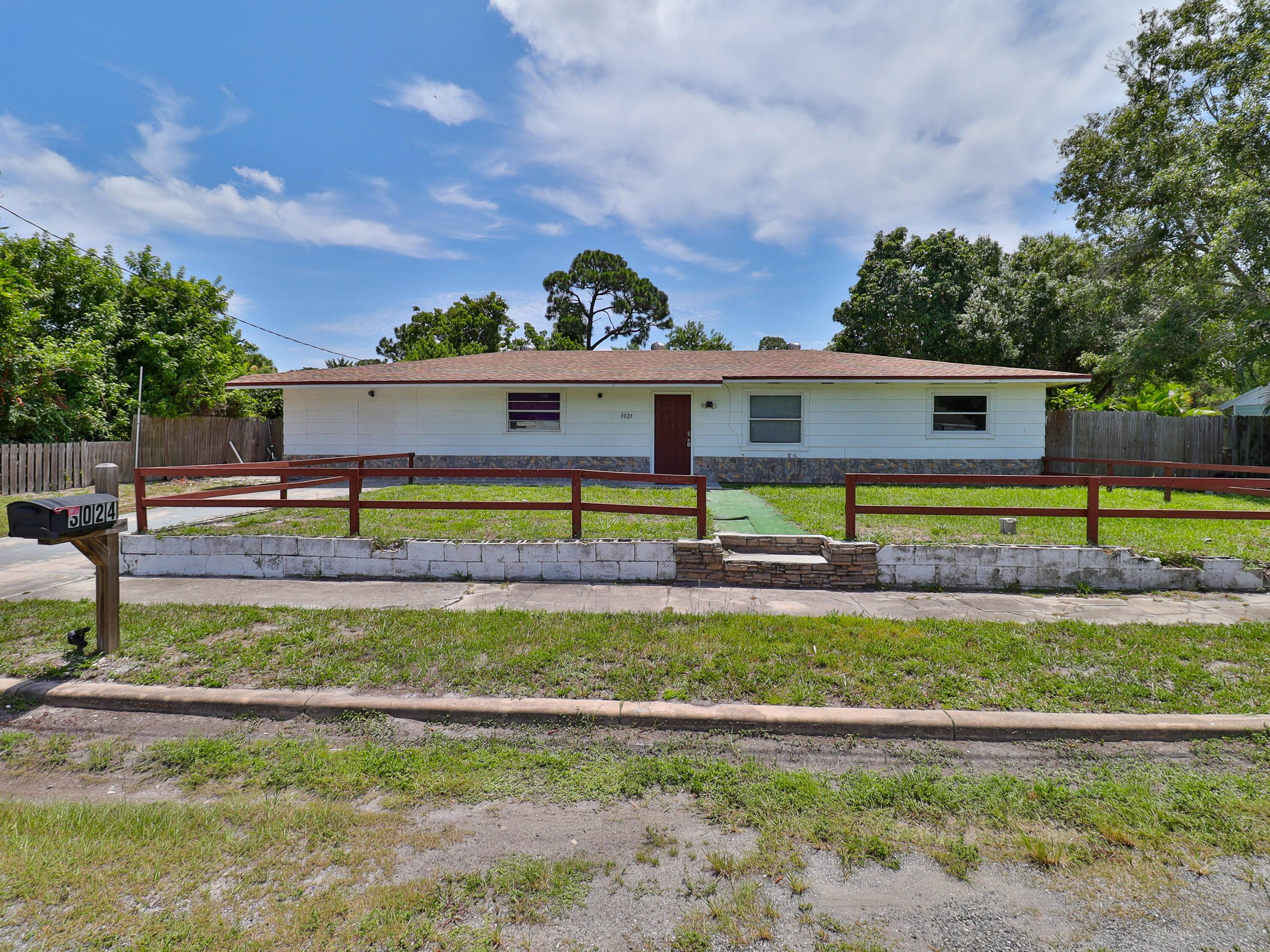 Prime investment opportunity at 3024 W Dixie Blvd, Fort Pierce !