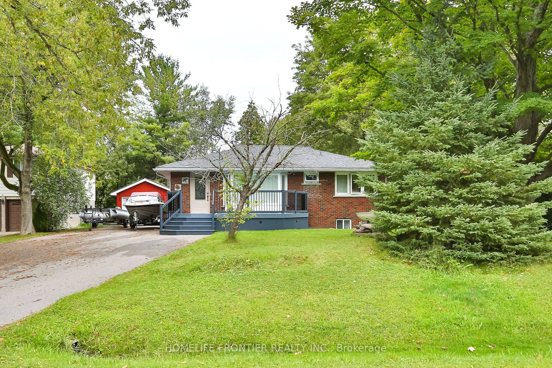 Gorgeous, fully renovated waterfront family home with an upscale interior !