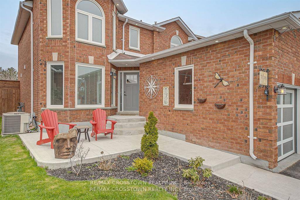 Stunning Family Home at 92 Golden Meadow Rd, Barrie Your Perfect Blend of Comfort and Style Located in one of Barrie's most desirable neighborhoods, this beautifully updated home is just ...