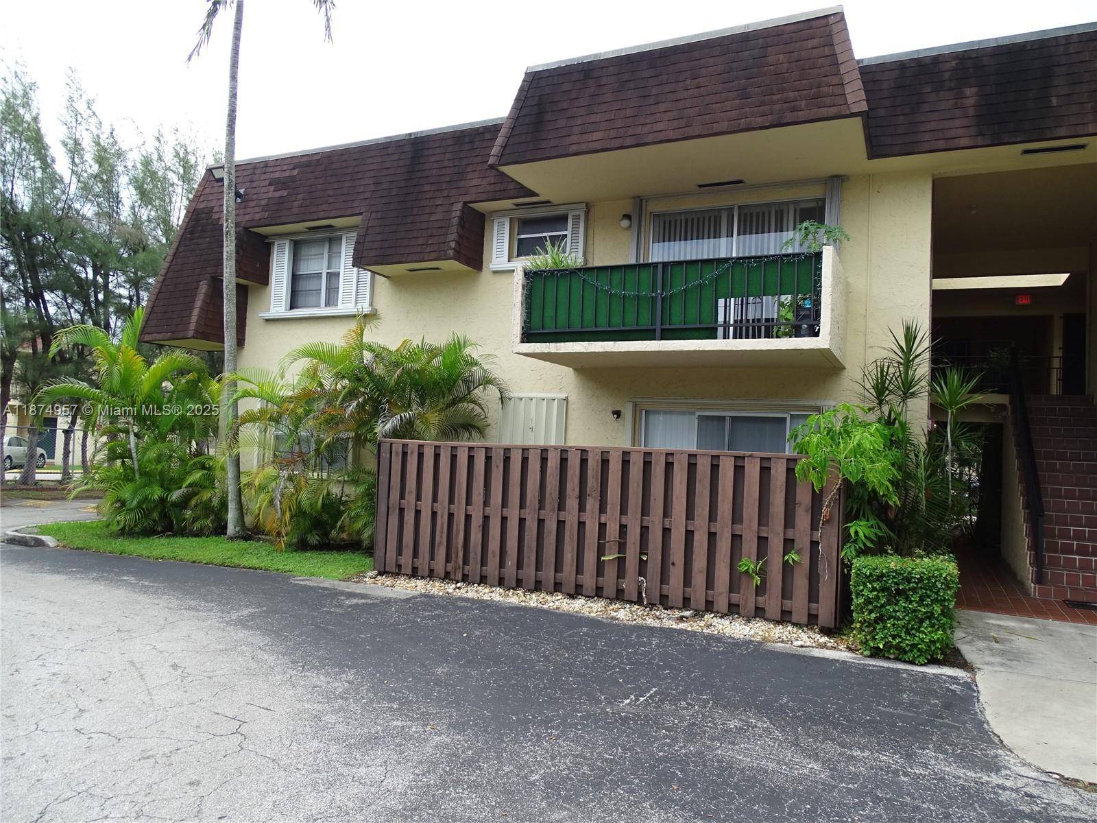 Spacious 2 bedroom, 1 bath apartment located just minutes from The Falls Mall.
