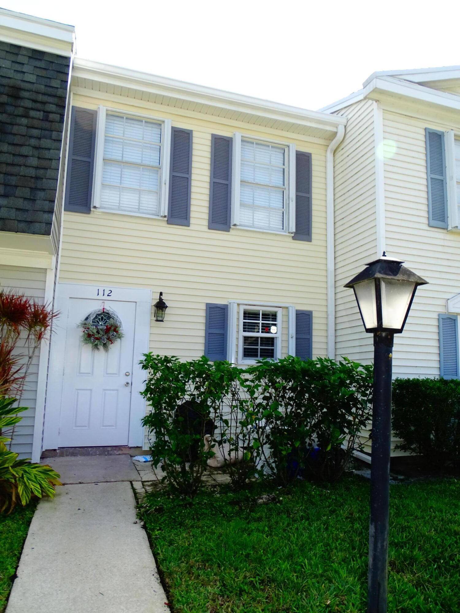 Charming lakefront townhouse in the heart of Jupiter.