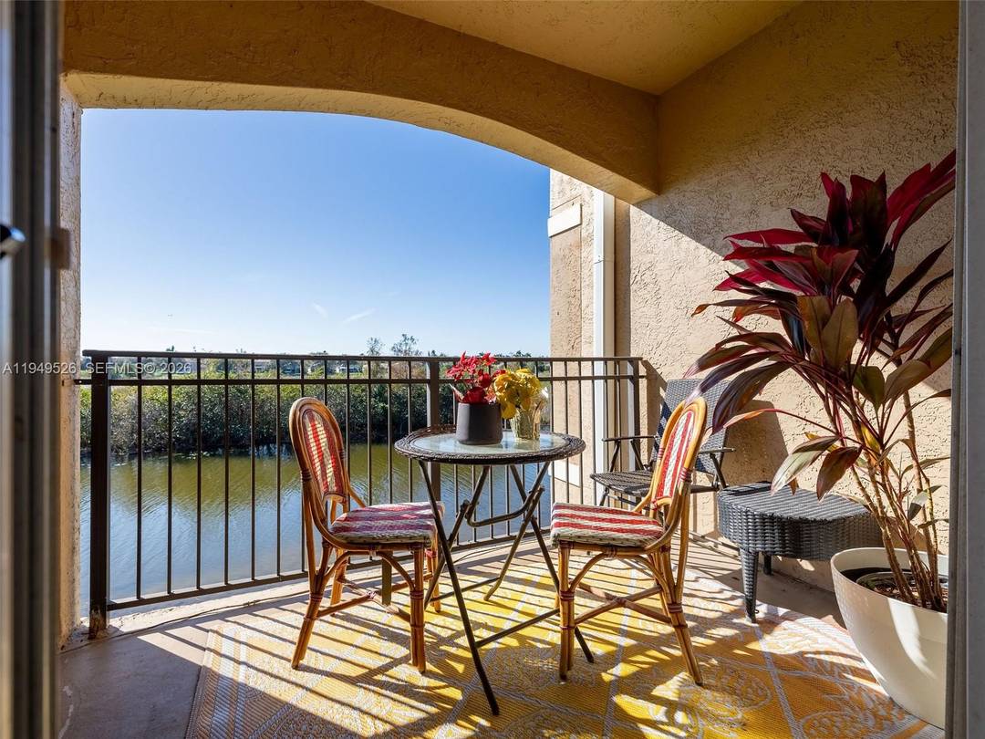 5 Star location ! Welcome to this beautiful 2 bedroom, 2 bath condo at The Marquesa, located in the heart of Pembroke Pines.