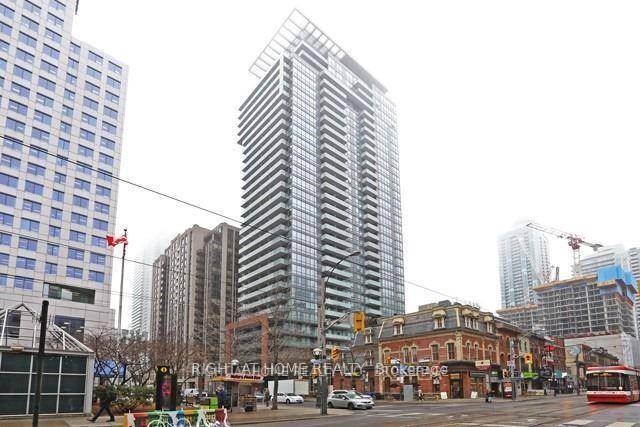 Live In The Centre Of It At All At 8 Mercer !