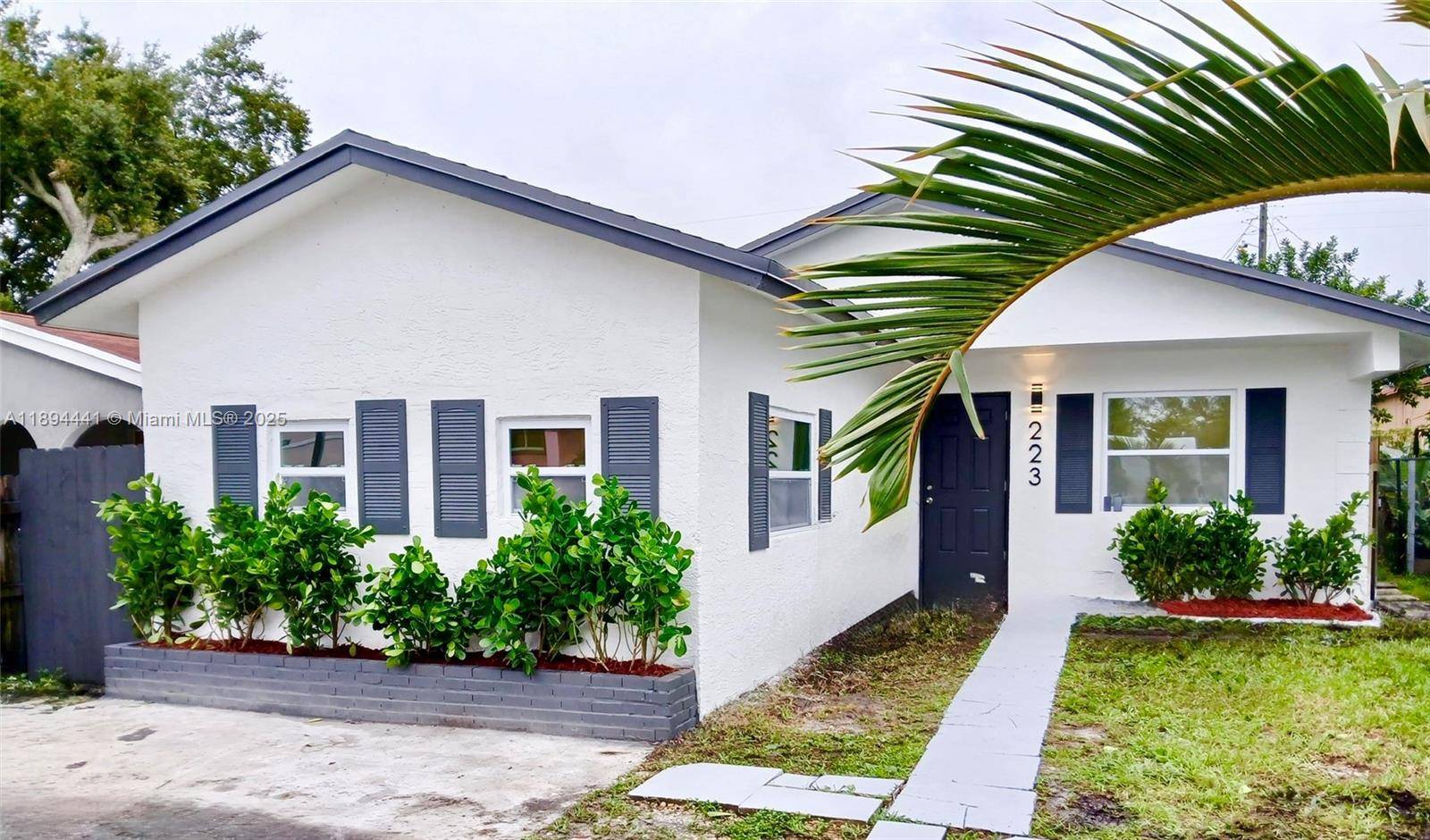 BRAND NEW ROOF 2025, CENTRAL AC 2025, Beautiful fully renovated 4 3 Single family Main House 3 2 Guest House 1 1 that could be your PERFECT KEY to have ...