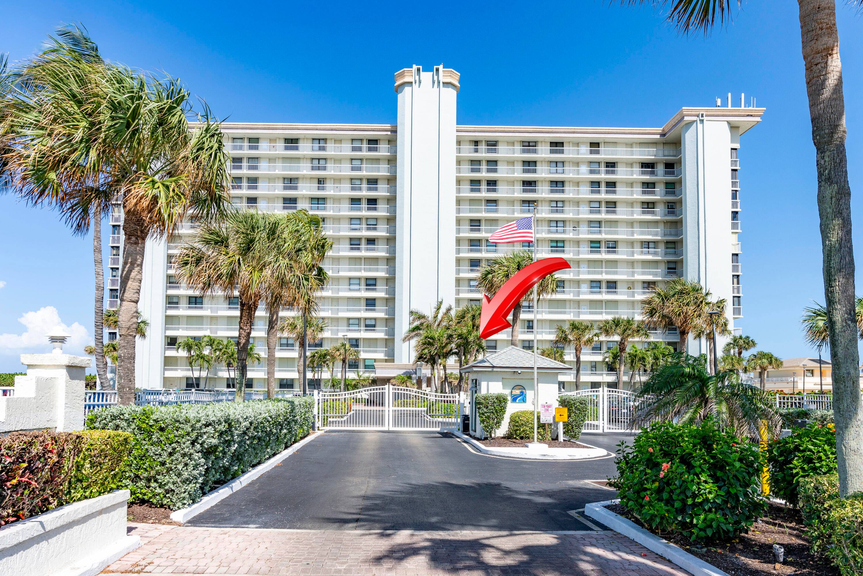 Oceanfront Paradise on Hutchinson Island One of the Lowest HOA fees in Jensen Beach !