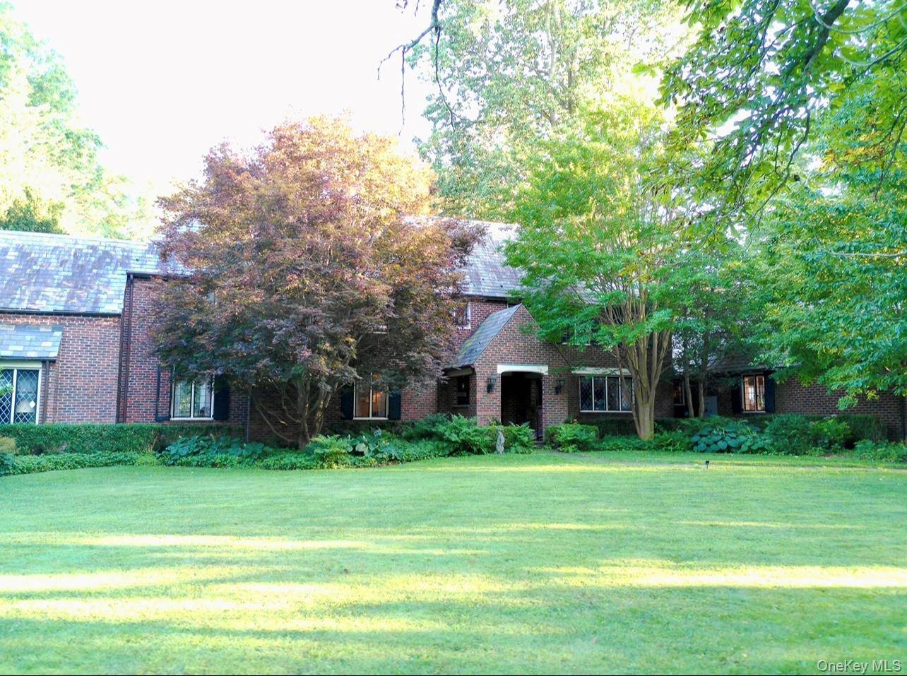 Welcome to 118 Highland Road a spacious 4 bedroom, 4.