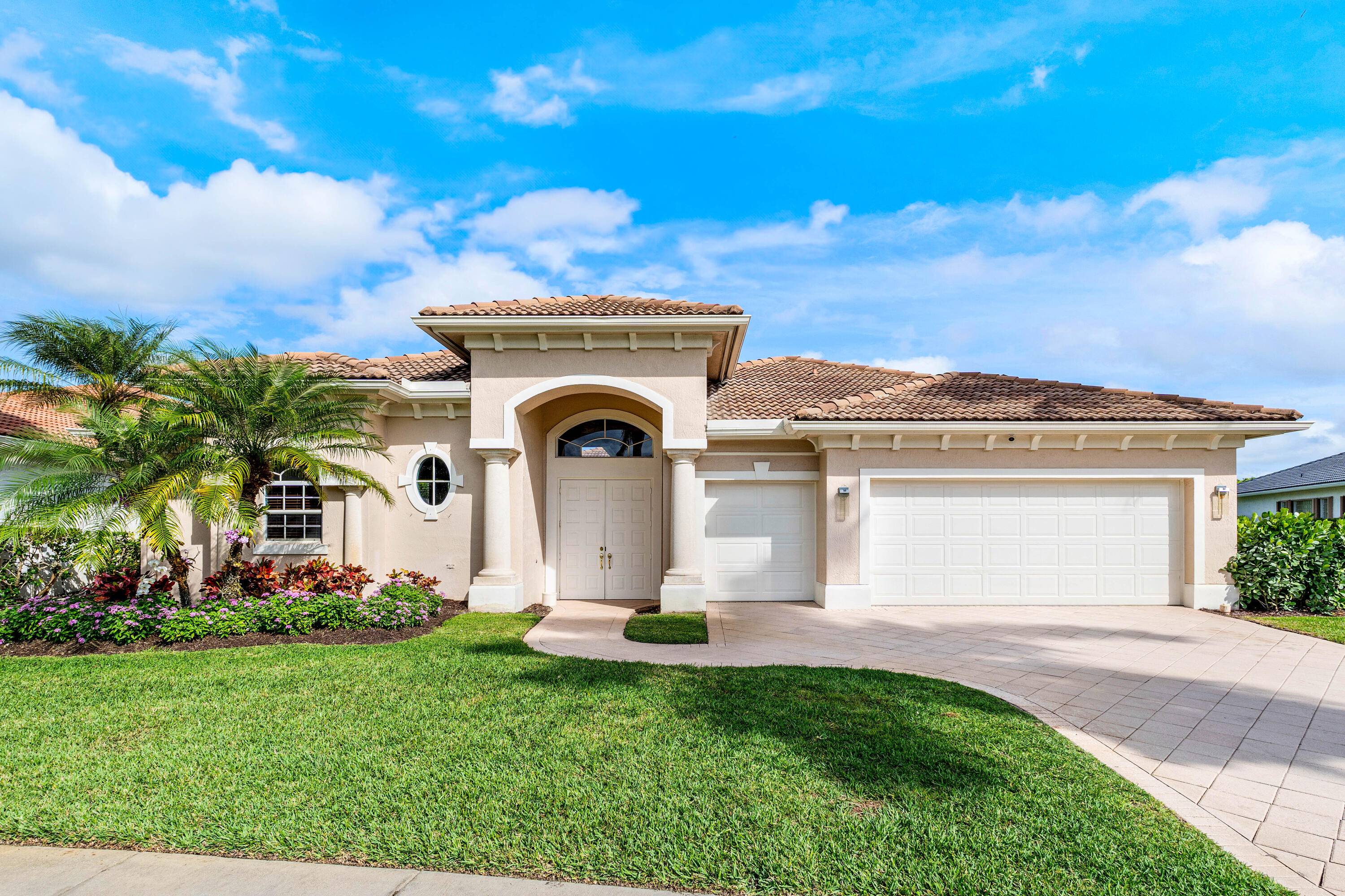 Discover luxury living in Mizner Country Club !