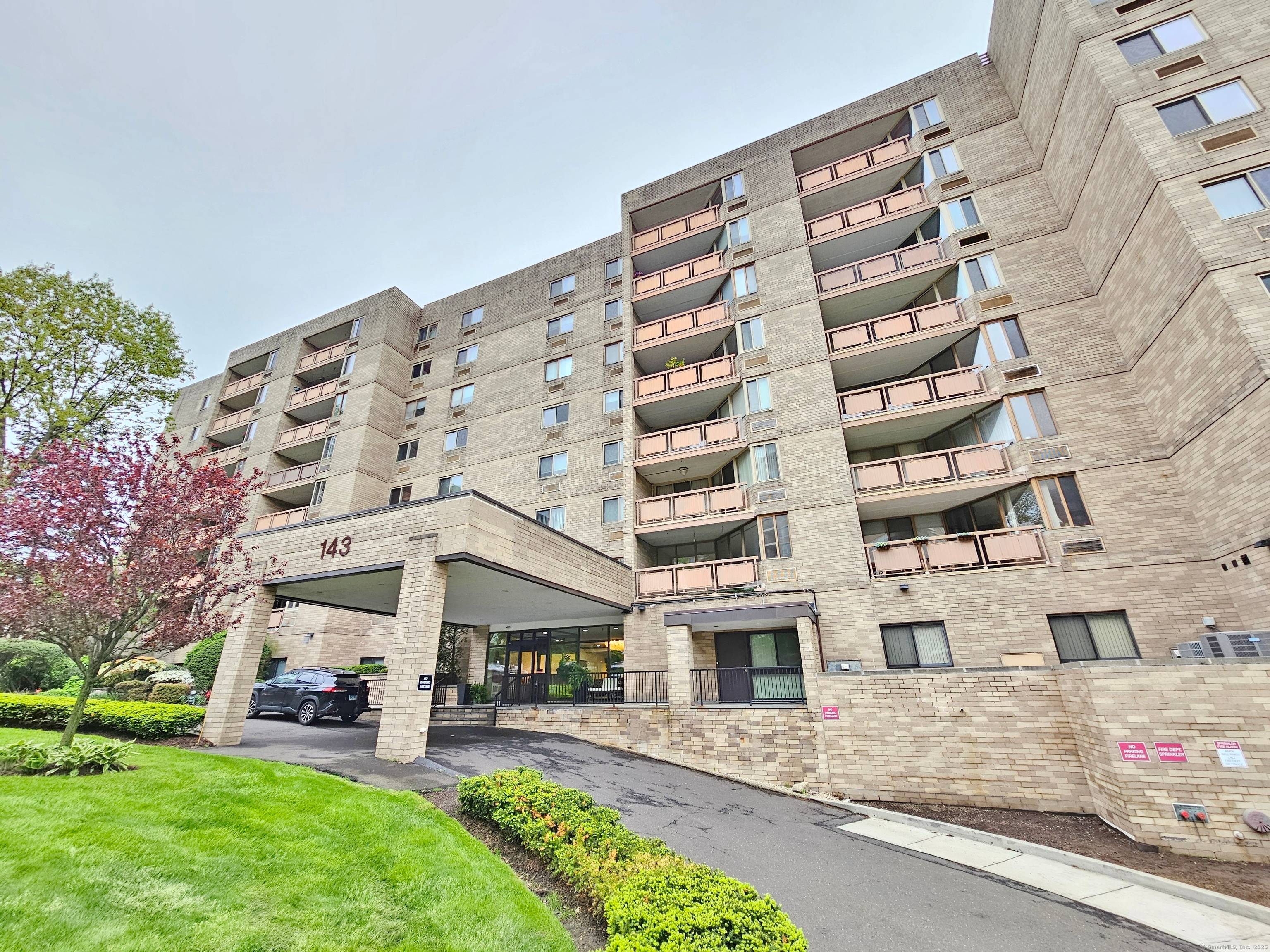 Experience sophisticated city living in this elegant Buckingham condo.