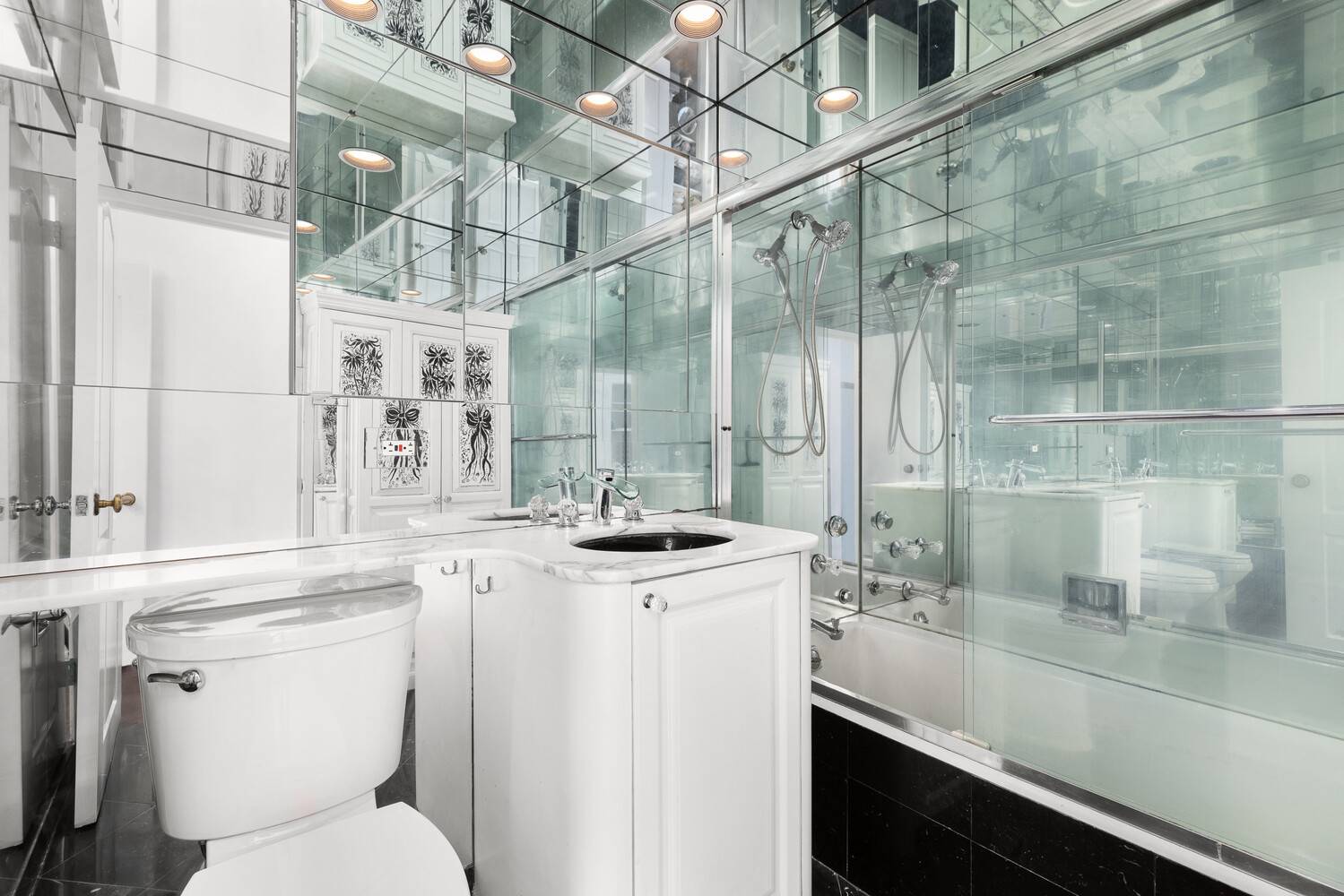 Located in the Imperial House, one of Manhattan's most sought after cooperatives, apartment 11L is a gracious 2 bedroom currently configured as a 1 bedroom with additional study, 2 bath ...