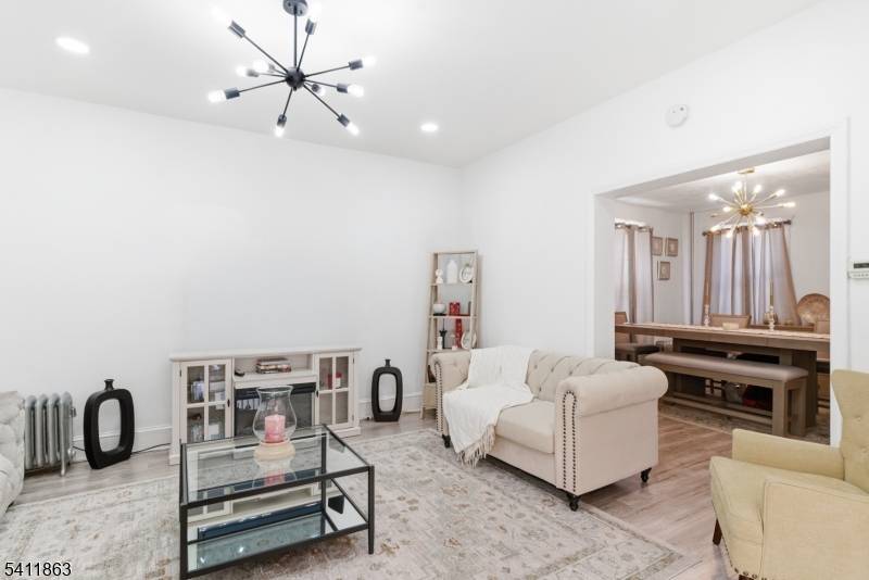 Welcome to 209 Taylor Street, Orange !