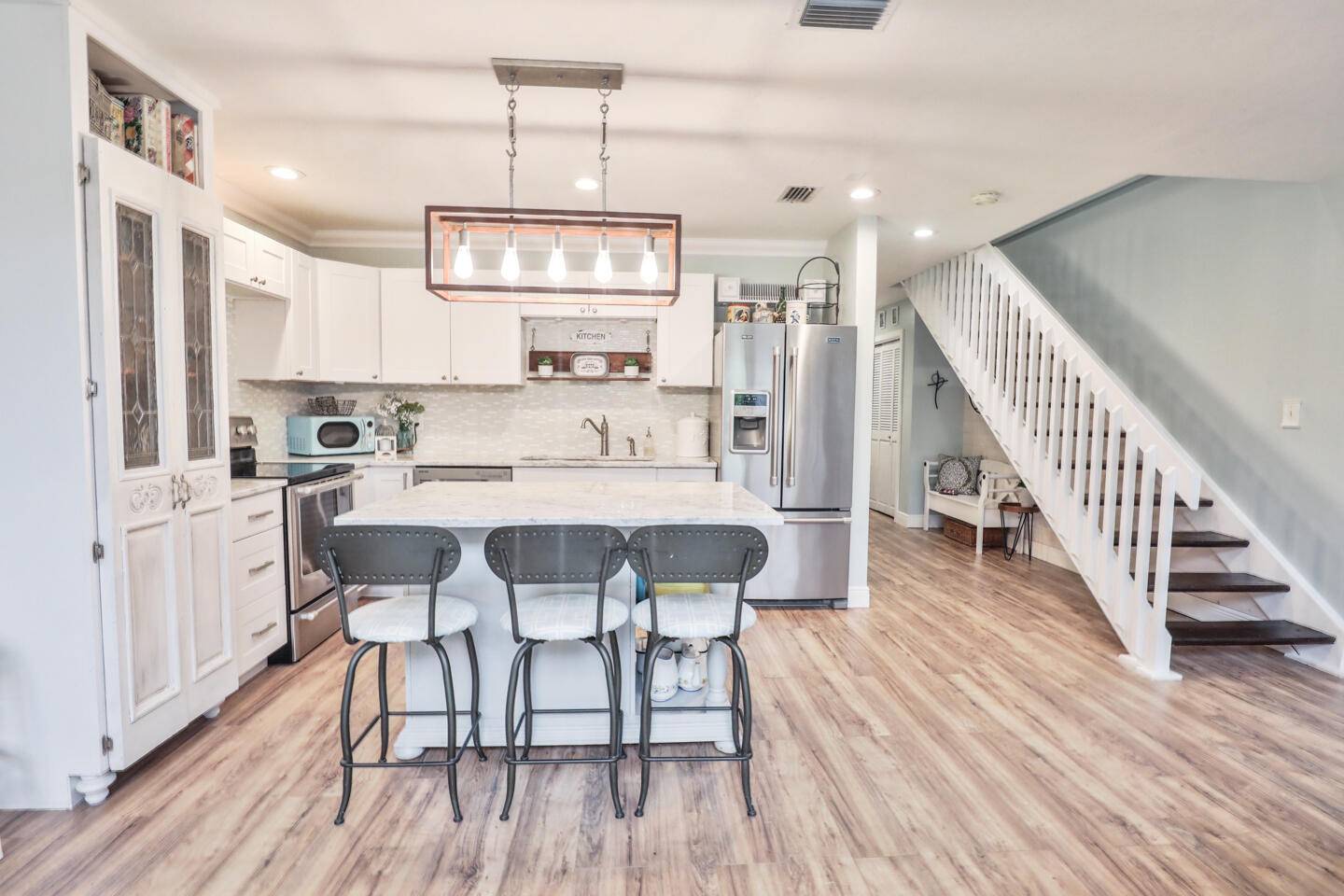 Discover elegance in this beautifully renovated townhome in Meadowwood Tennis and Golf Club.