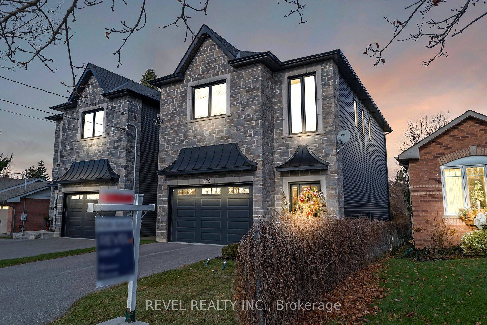 Stunning custom built luxury home located in the heart of port Perry.