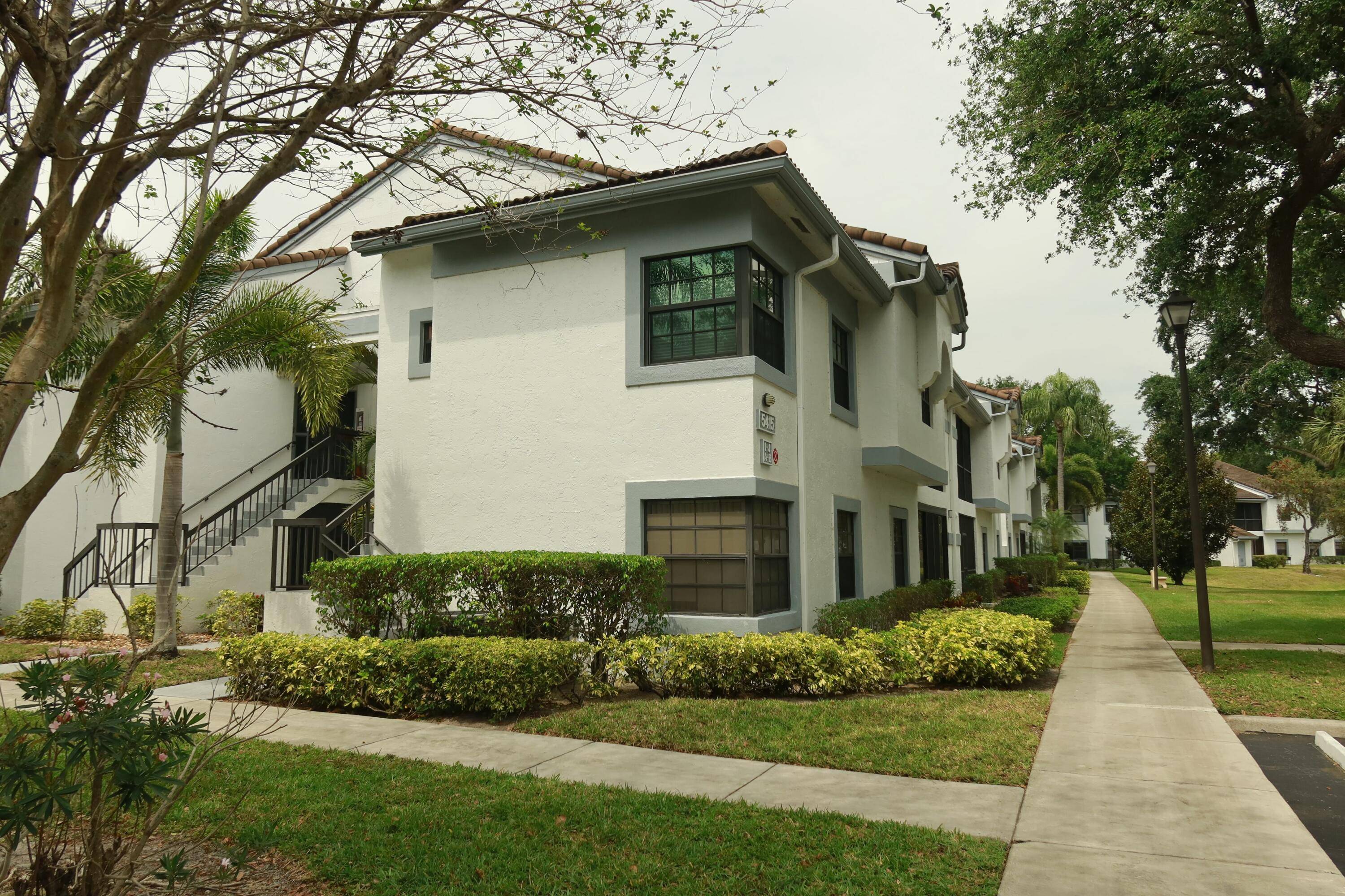 Welcome to this stunning 2 bedroom, 2 bathroom condo in a vibrant all ages community !