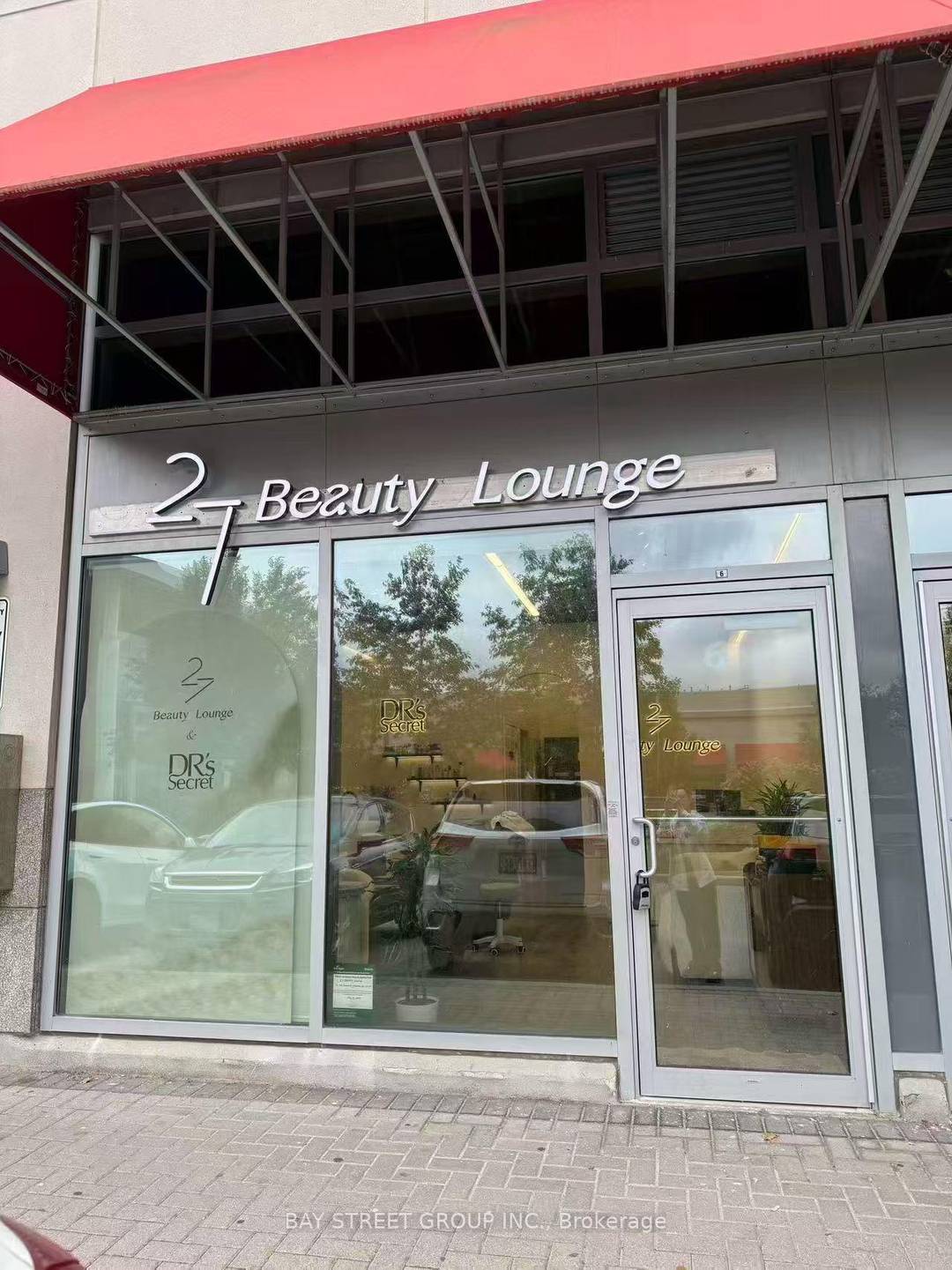 BUSINESS FOR SALE Shops On Yonge Complex Yonge Steeles One of the Unique location Well Exposure at Court Yard facing outside, Brand New Renovated, Currently is a Facial Body Spa, ...