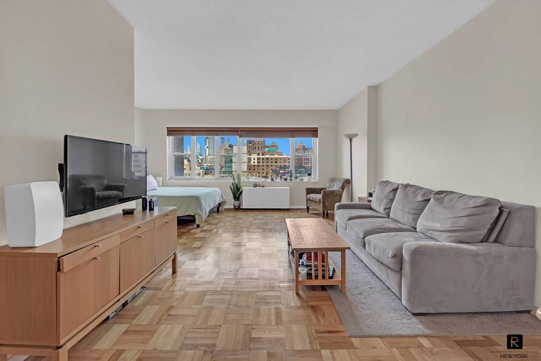 High Floor Studio with Open City Views Easily Convertible to One BedroomPerched on a high floor with expansive open city views, this bright and airy studio offers exceptional flexibility and ...