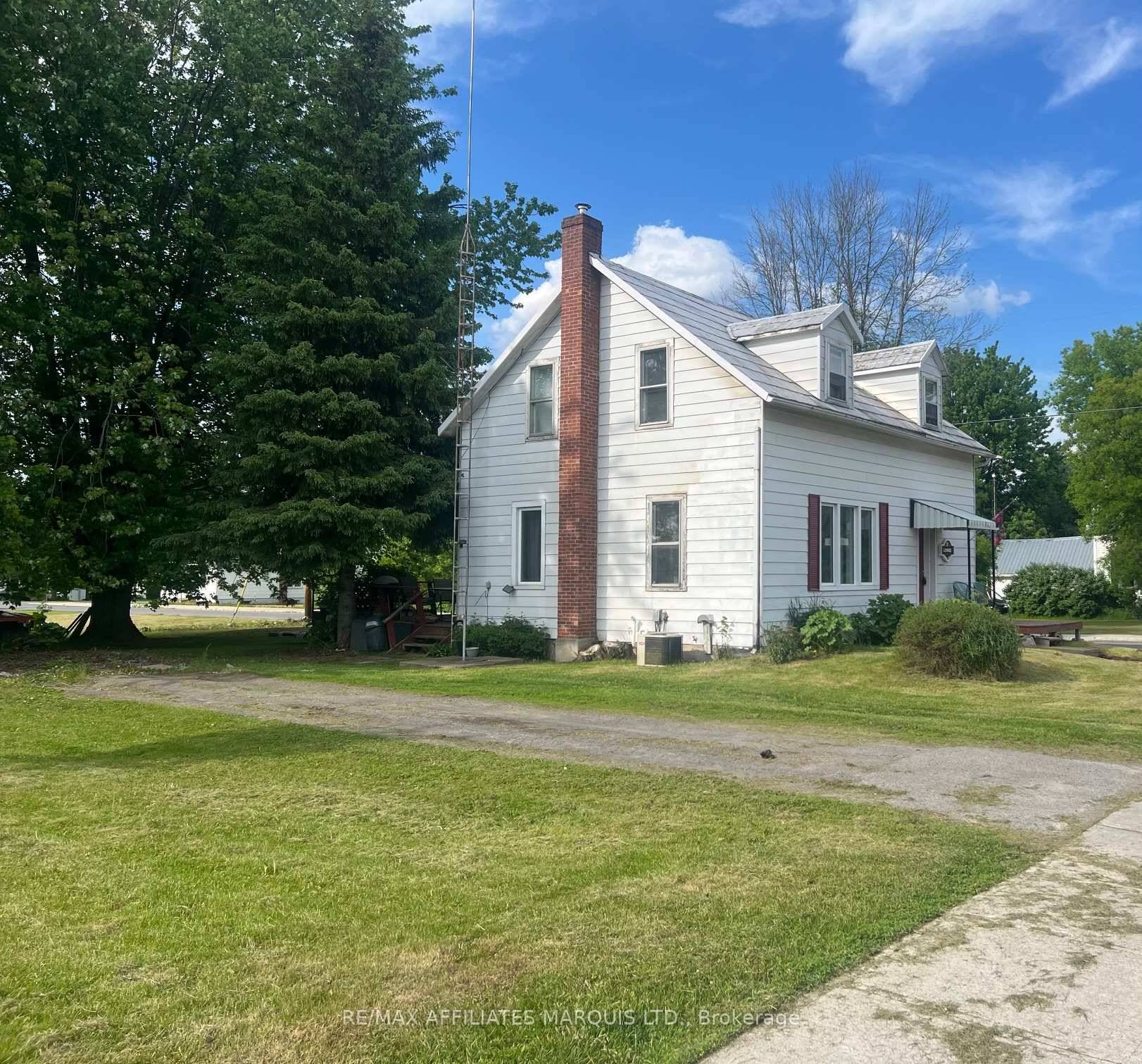 Motivated Seller Escape to the quiet comfort of this cozy 2 storey country home, nestled in a peaceful rural setting resting on a large double lot.