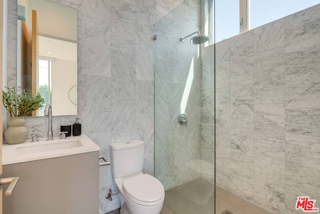 419 Westbourne Dr 4BR Beverly Grove La