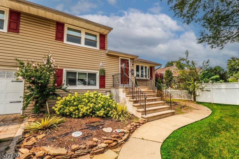 Beautiful 4 bedroom, 2 bath vinyl sided split in desirable Shorecrest Section of Colonia with EZ access to NY train shops restaurants schools parks main roads airport bus library country ...