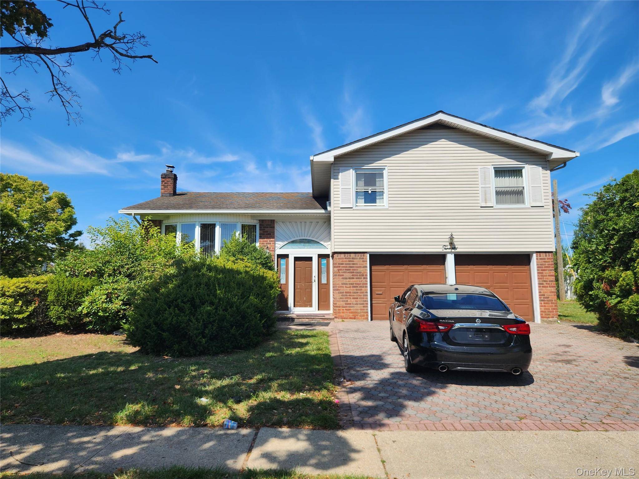 Spacious Four Bedroom Split in Hicksville SD.