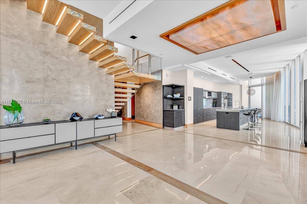 A House In The Sky ! This extraordinary 2 Story Penthouse spans over 4300 living sq ft with east facing panoramic views of Biscayne Bay, Atlantic Ocean, amp ; Miami's ...