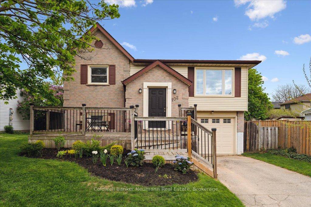 Situated in a wonderful family community, this meticulously maintained residence offers a perfect blend of comfort, style, and functionality.