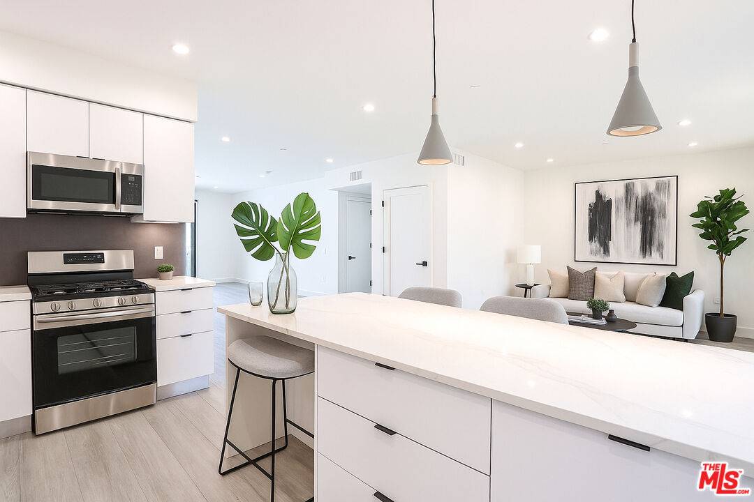 11800 Courtleigh Dr 2BR Marina Del Rey La