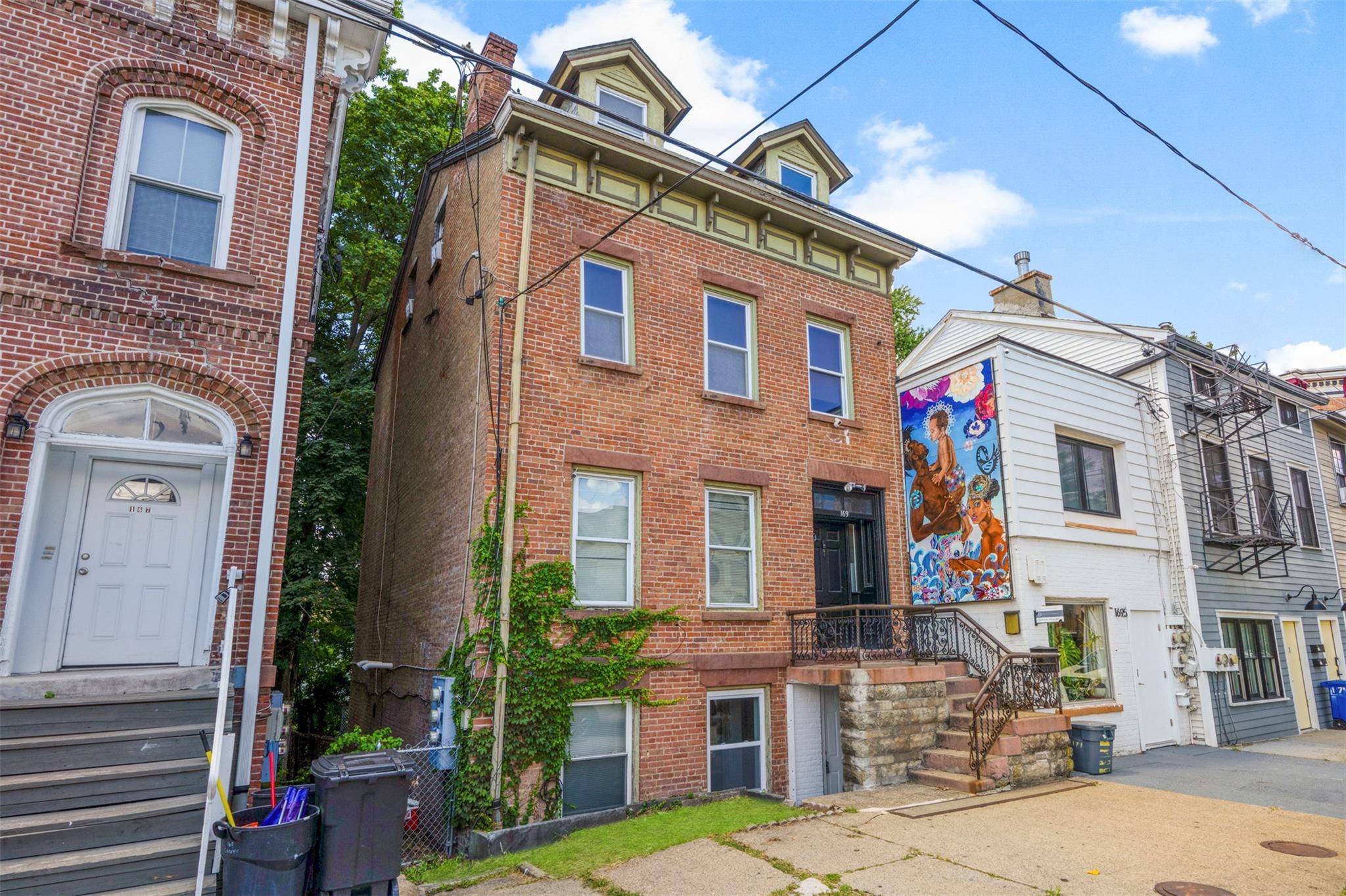 Handsome brick Victorian Beauty on Newburgh's famous Liberty St !