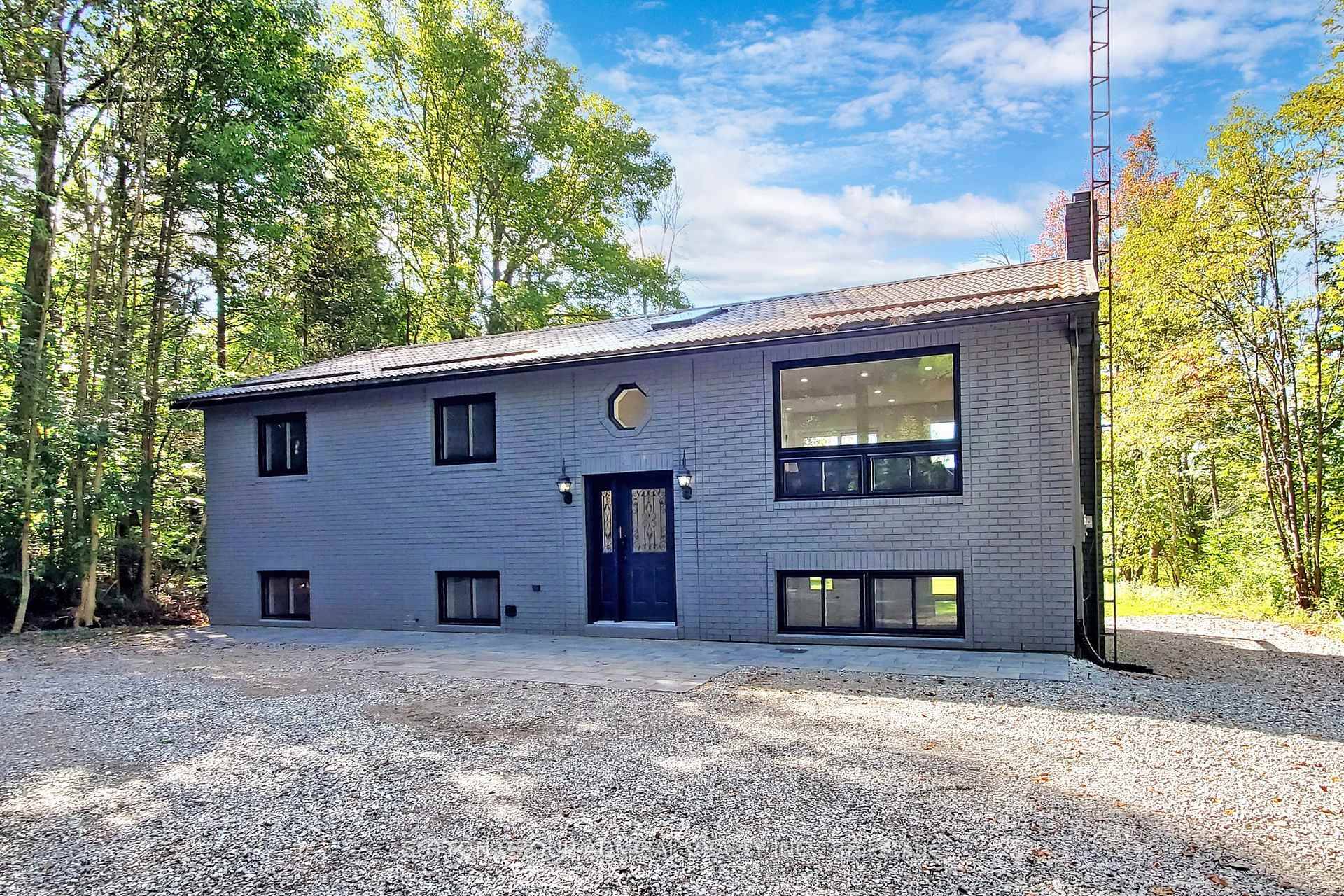 Nature Retreat with City Comforts WATERFRONT Bungalow Raised on Black River !