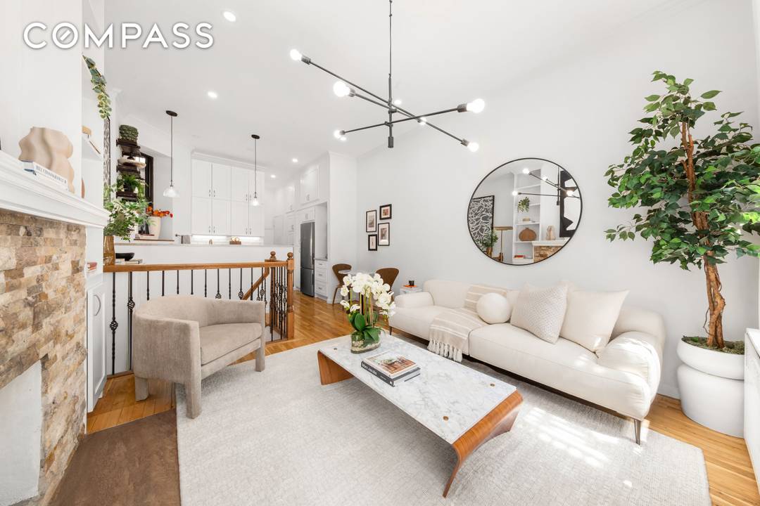 Just Listed ! Contact me to schedule a weekday or weekend showing.