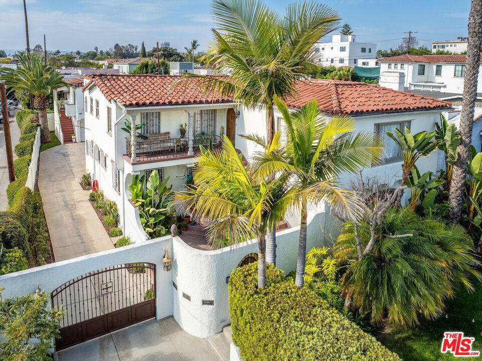 1361  S Tremaine Ave 8BR La