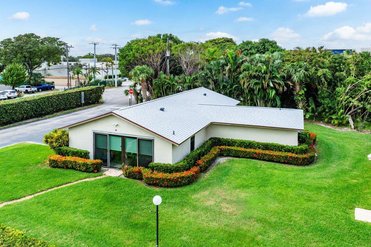 SPECIAL OPPORTUNITY ! PRIVATE FREE STANDING RESIDENCE IN BANYAN TREE !