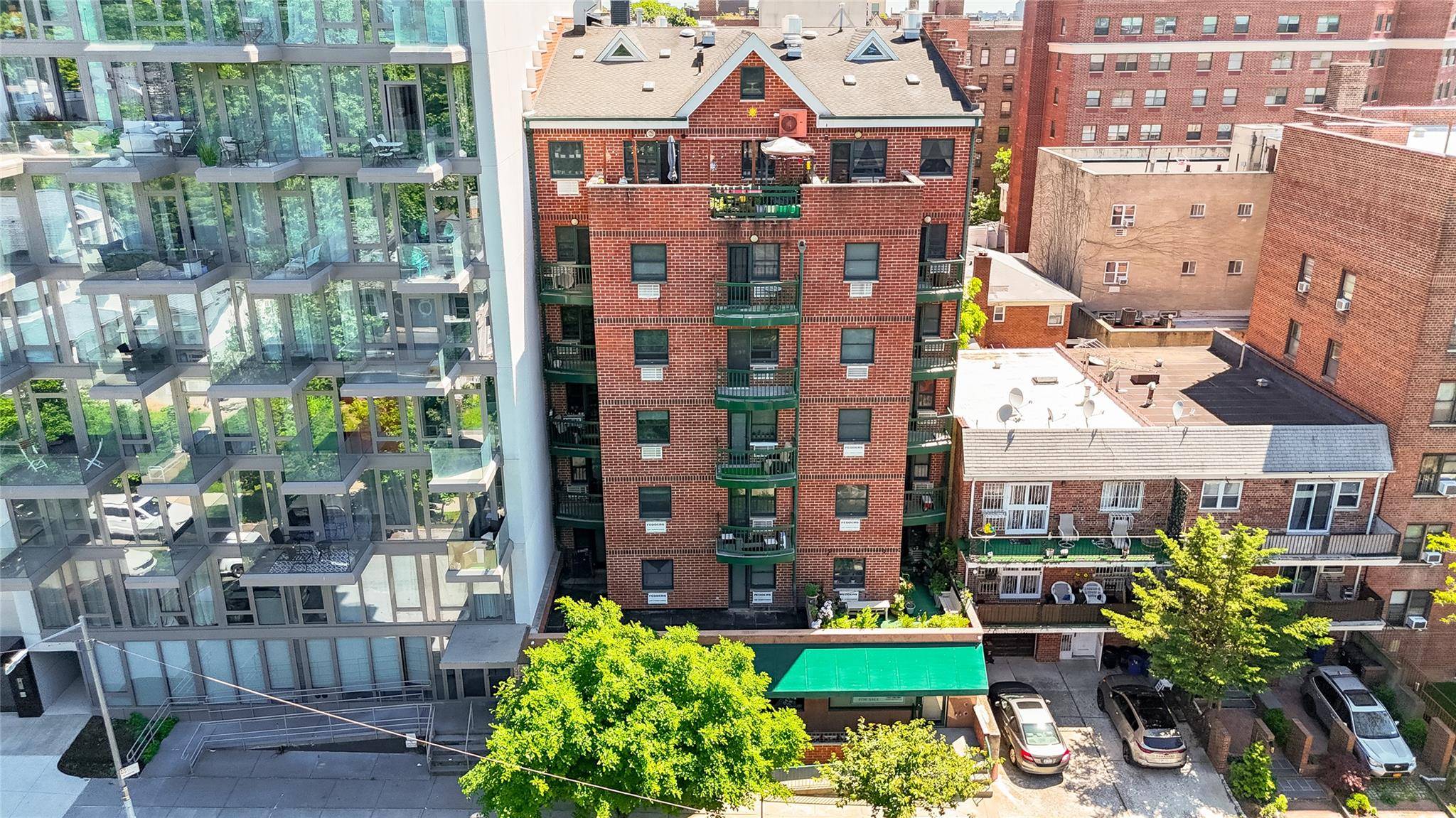 Welcome to your new home in the heart of Kew Gardens !