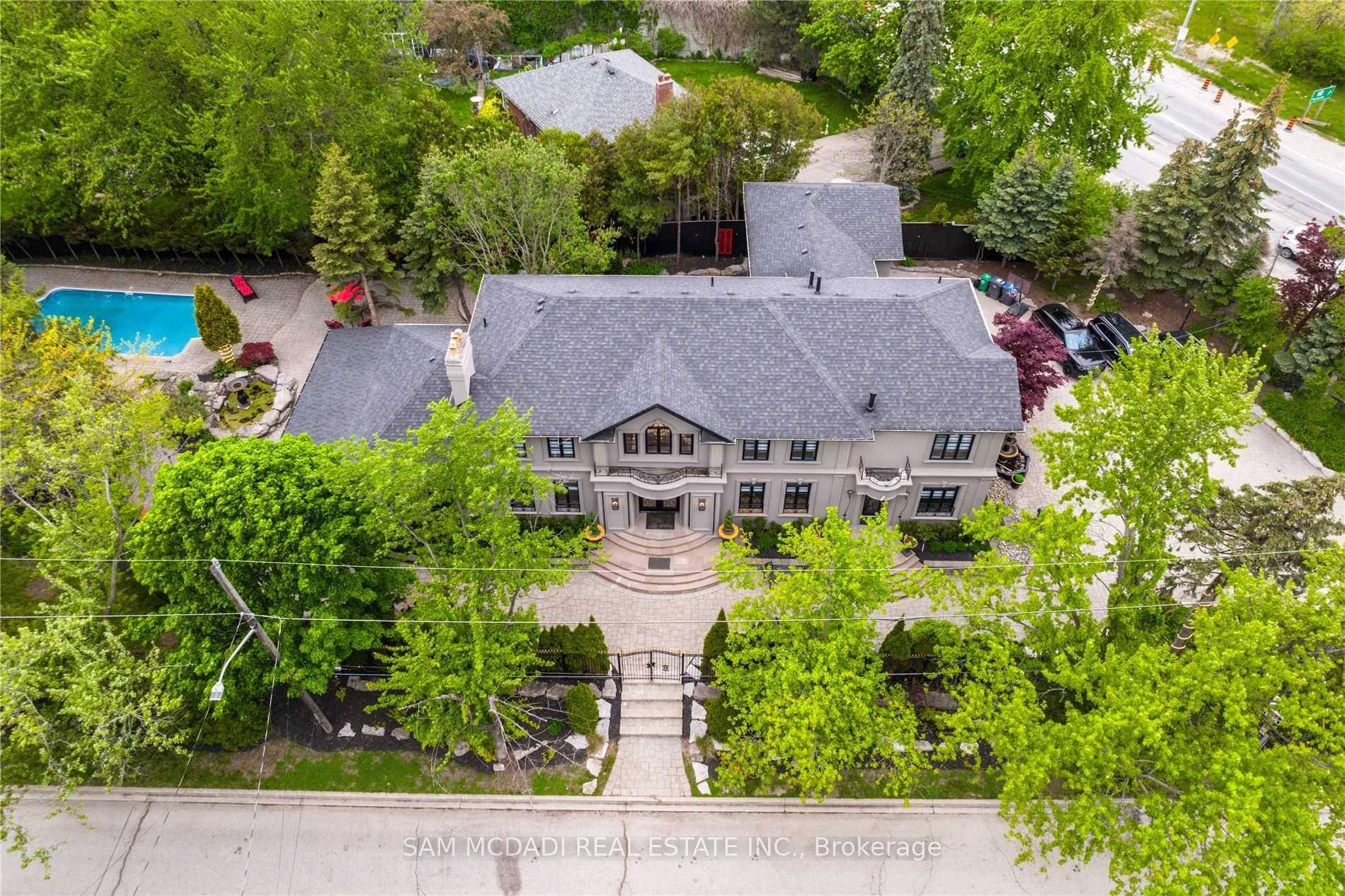 Unique Lorne Park Mansion Checking Off 3 Major Boxes Location, Lot Size amp ; Square Footage.