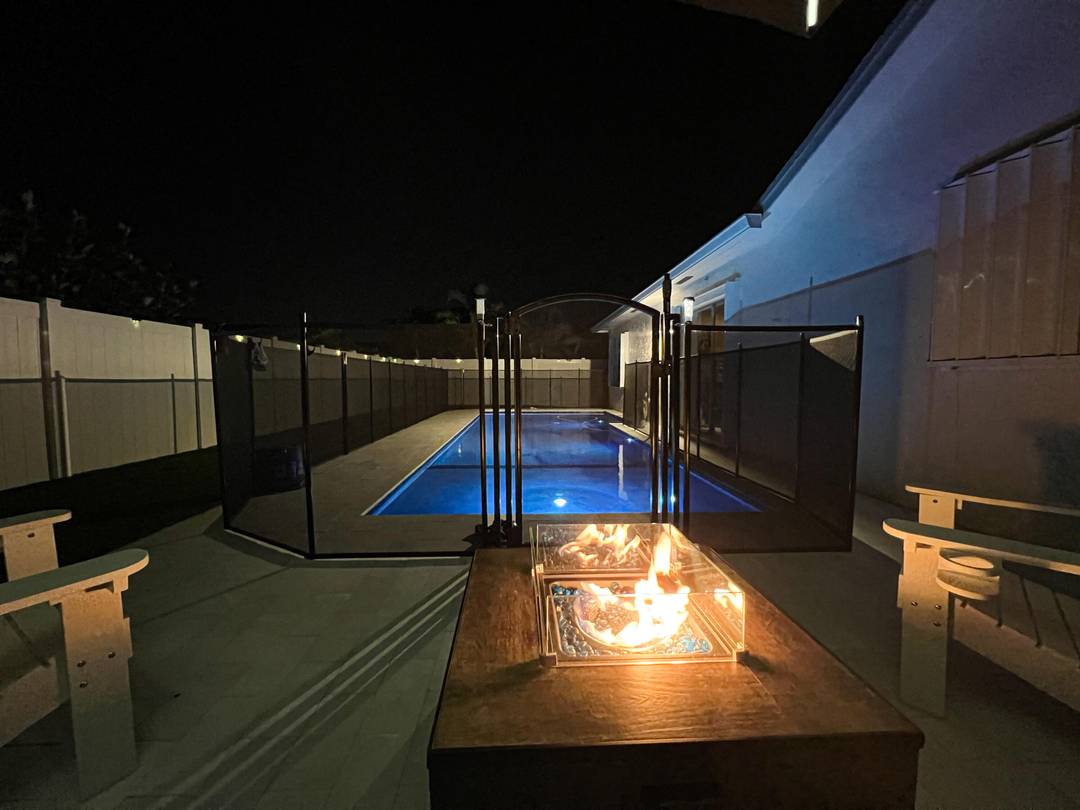 1st and security Only with Full price rent Move in ASAP no association approval required.