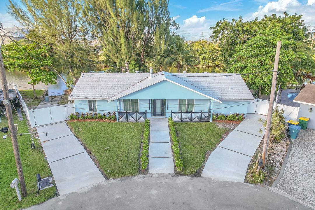 Experience elevated waterfront living in the prestigious Oasis of Davis Isles, a secluded luxury boating enclave.