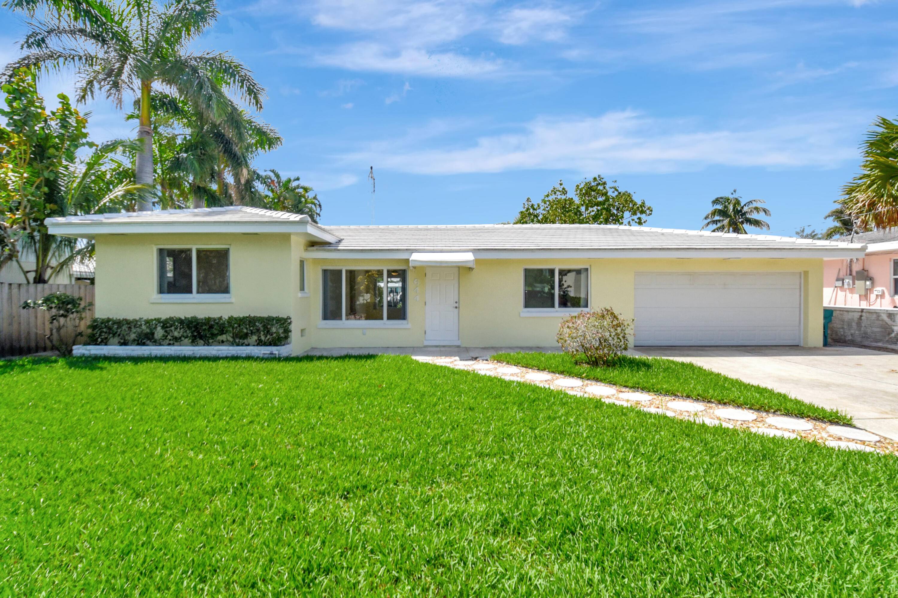 Charming waterfront rental in Coquina Cove !