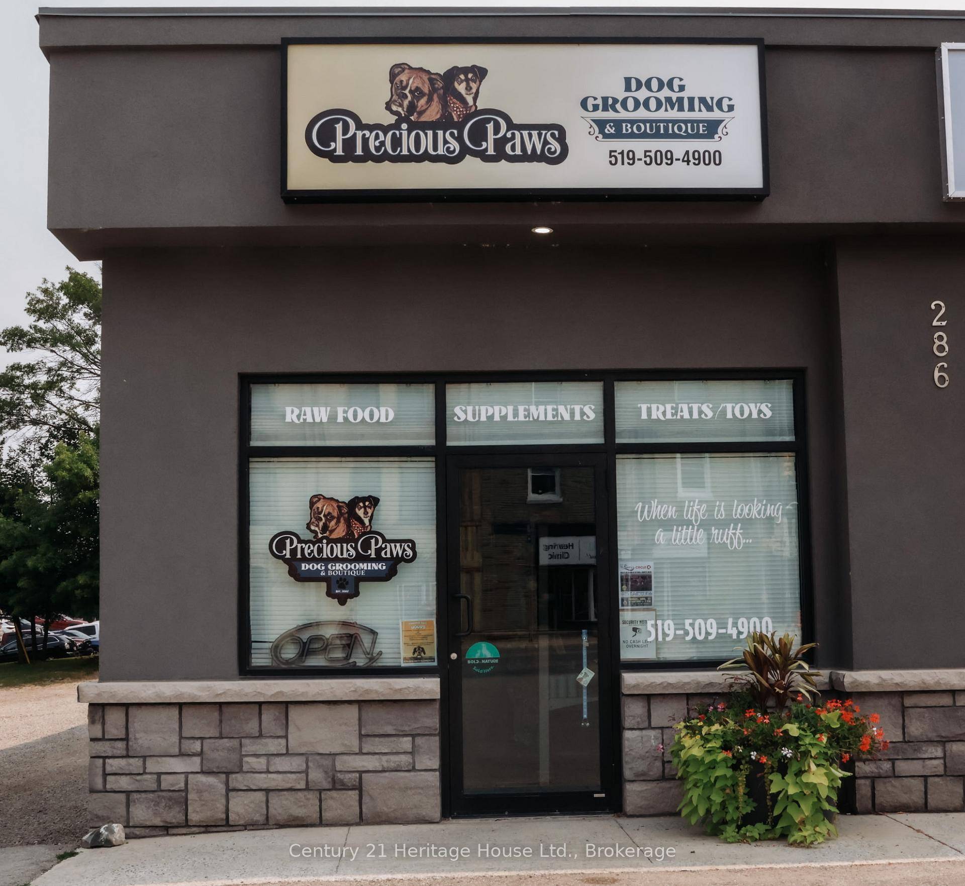 Are you a dog lover ? Always wanted to own your own business ?