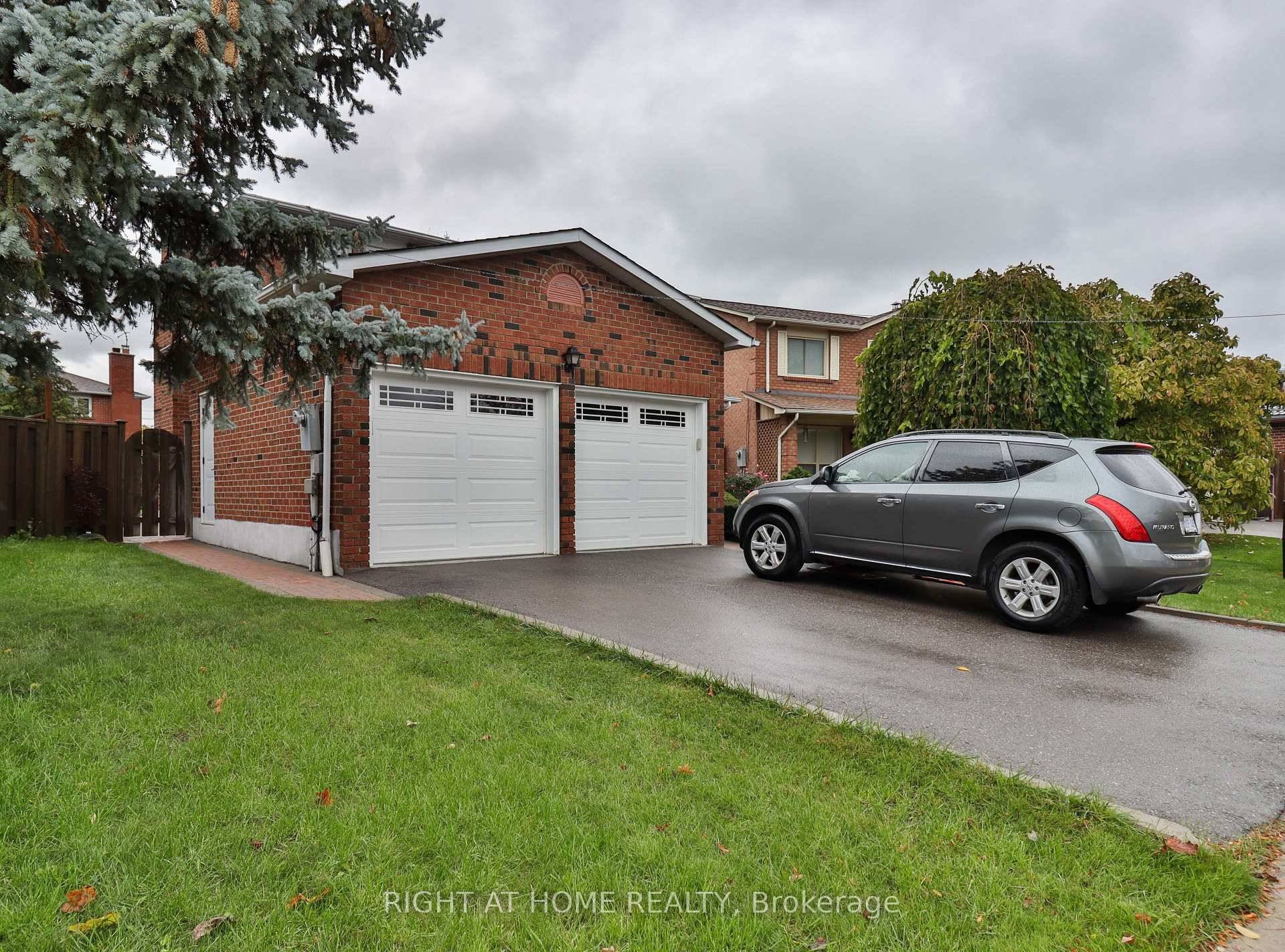 Beautifully Maintained amp ; Timelessly Designed Home Nestled In The Heart Of Mississauga's Highly Sought After Rockwood Village.