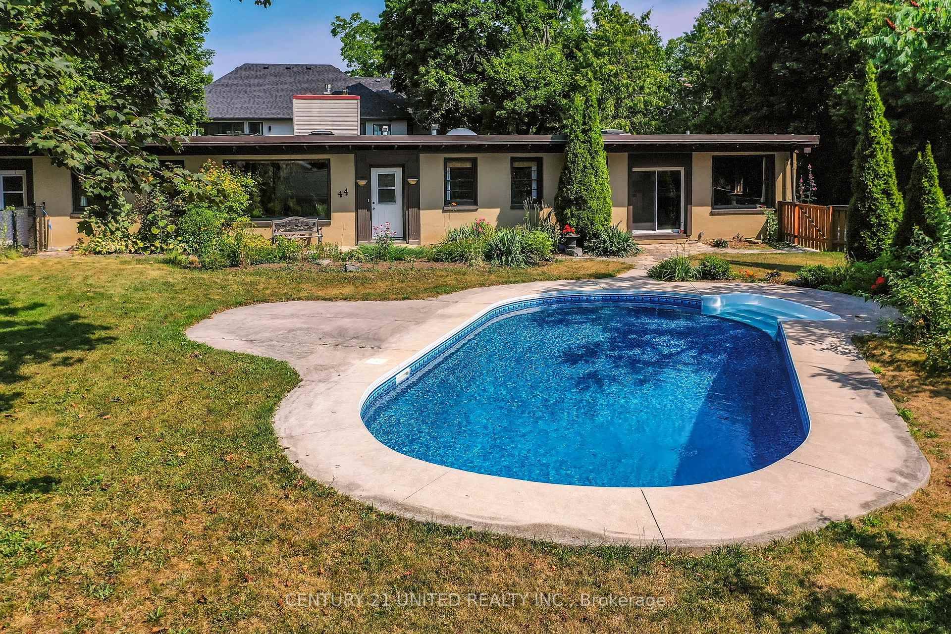 Located in one of Peterborough's most desirable neighbourhoods, this super cool one level 2744 sq ft 4 bedroom bungalow may be exactly what you've been looking for.